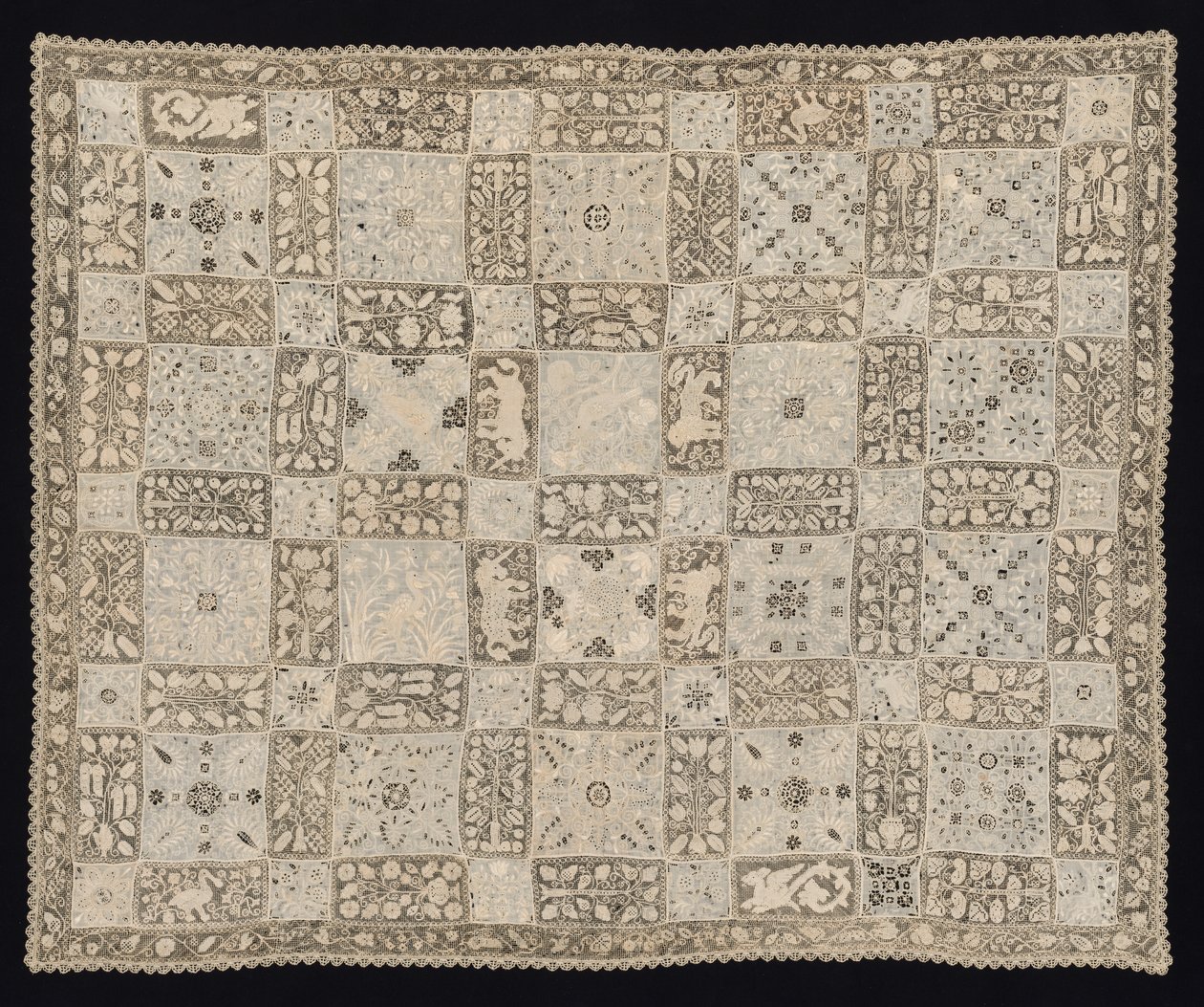Klæd med enhjørninger, drager, andre dyr og blomstermønstre, 1800-tallet. af Unbekannt