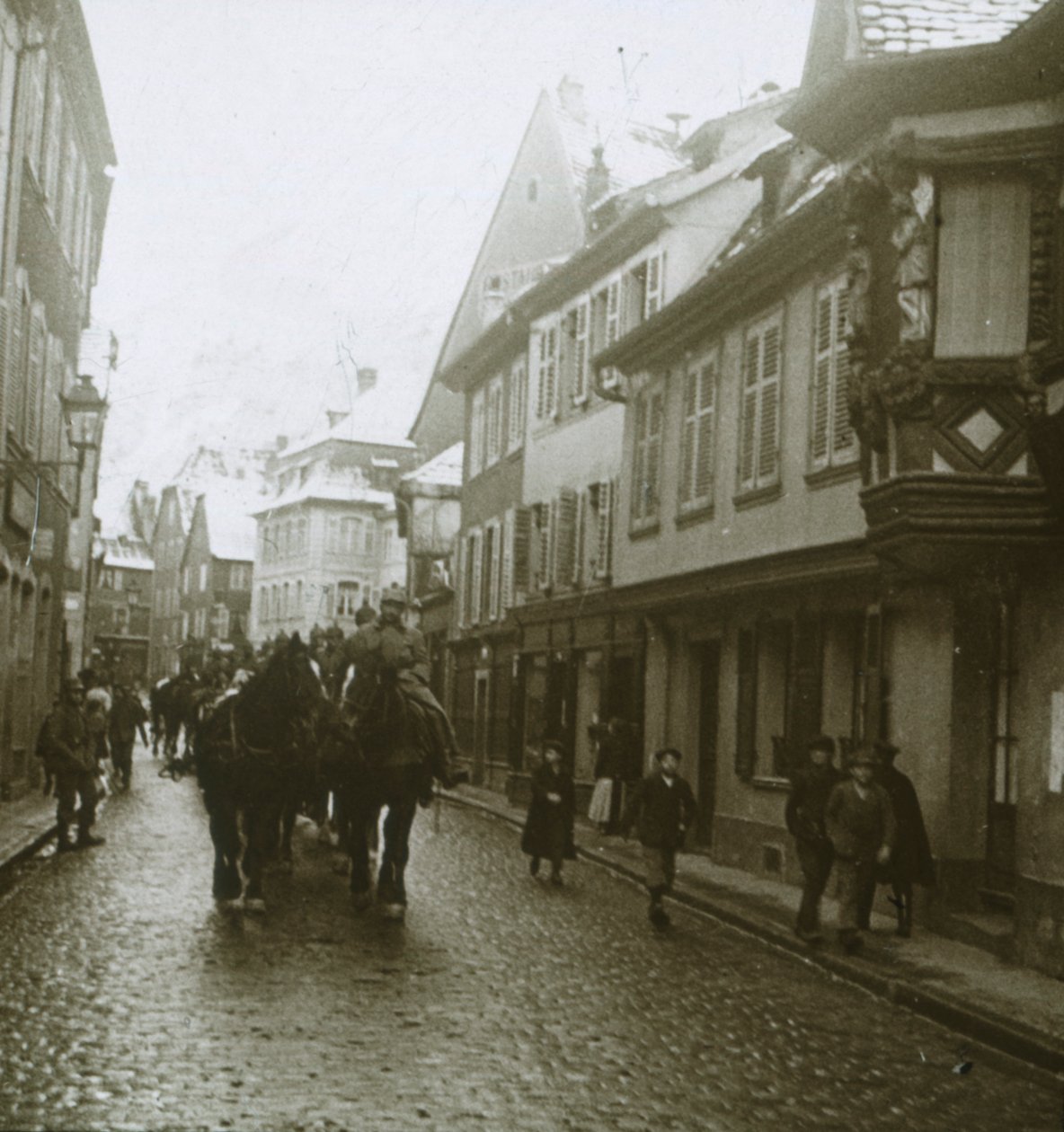 Søjle af tyske soldater, Ribeauvillé, Frankrig, c1914-c1918 af Unbekannt
