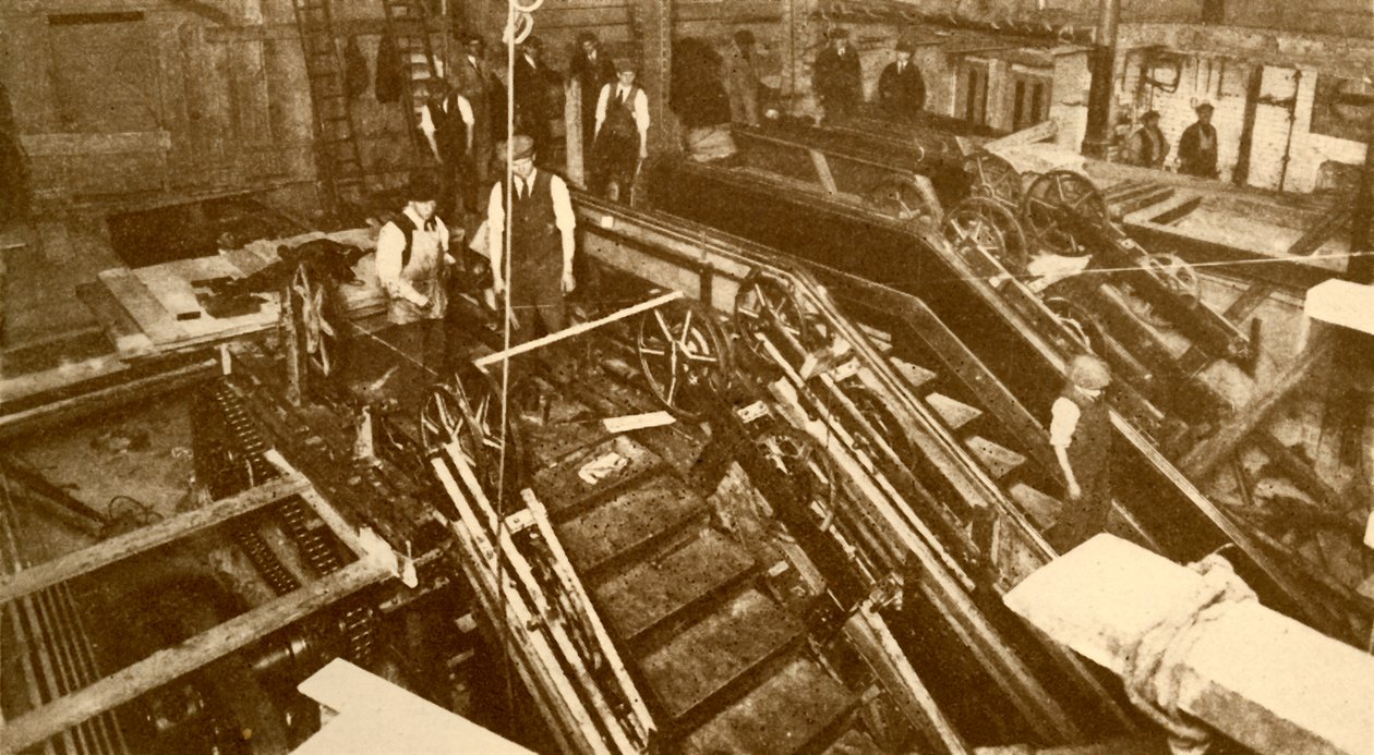 Konstruktion af rulletrapper ved Bank Station, London, c1930. af Unbekannt