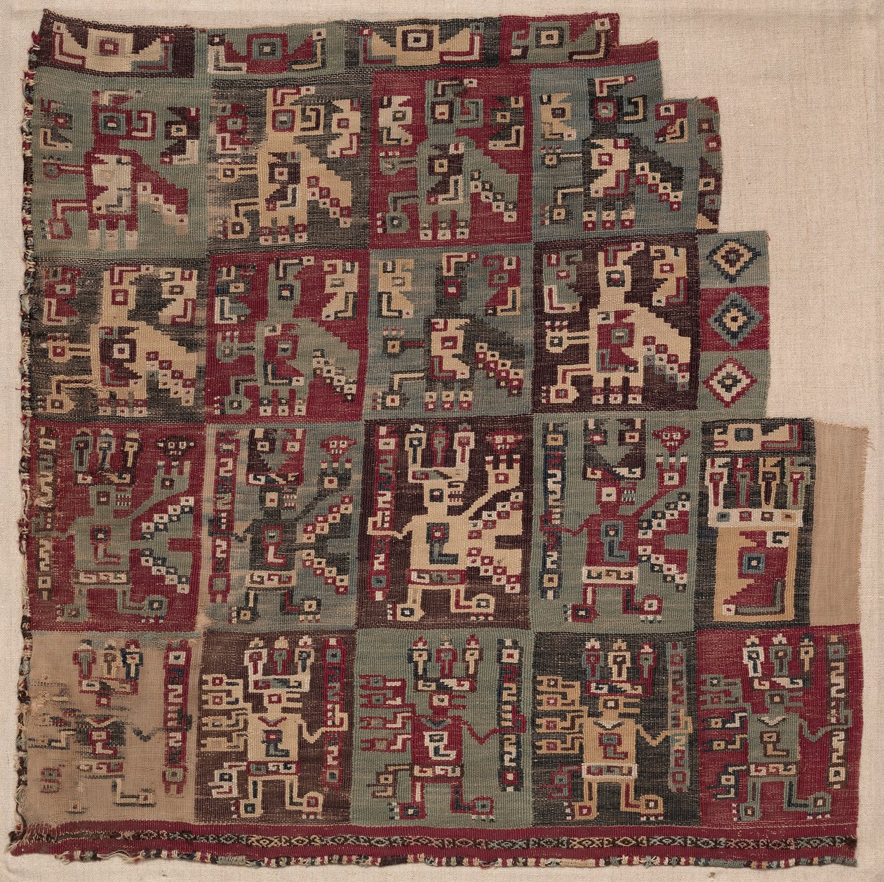 Hjørnefragment, sandsynligvis fra en tunika, 700-1100 e.Kr. af Unbekannt