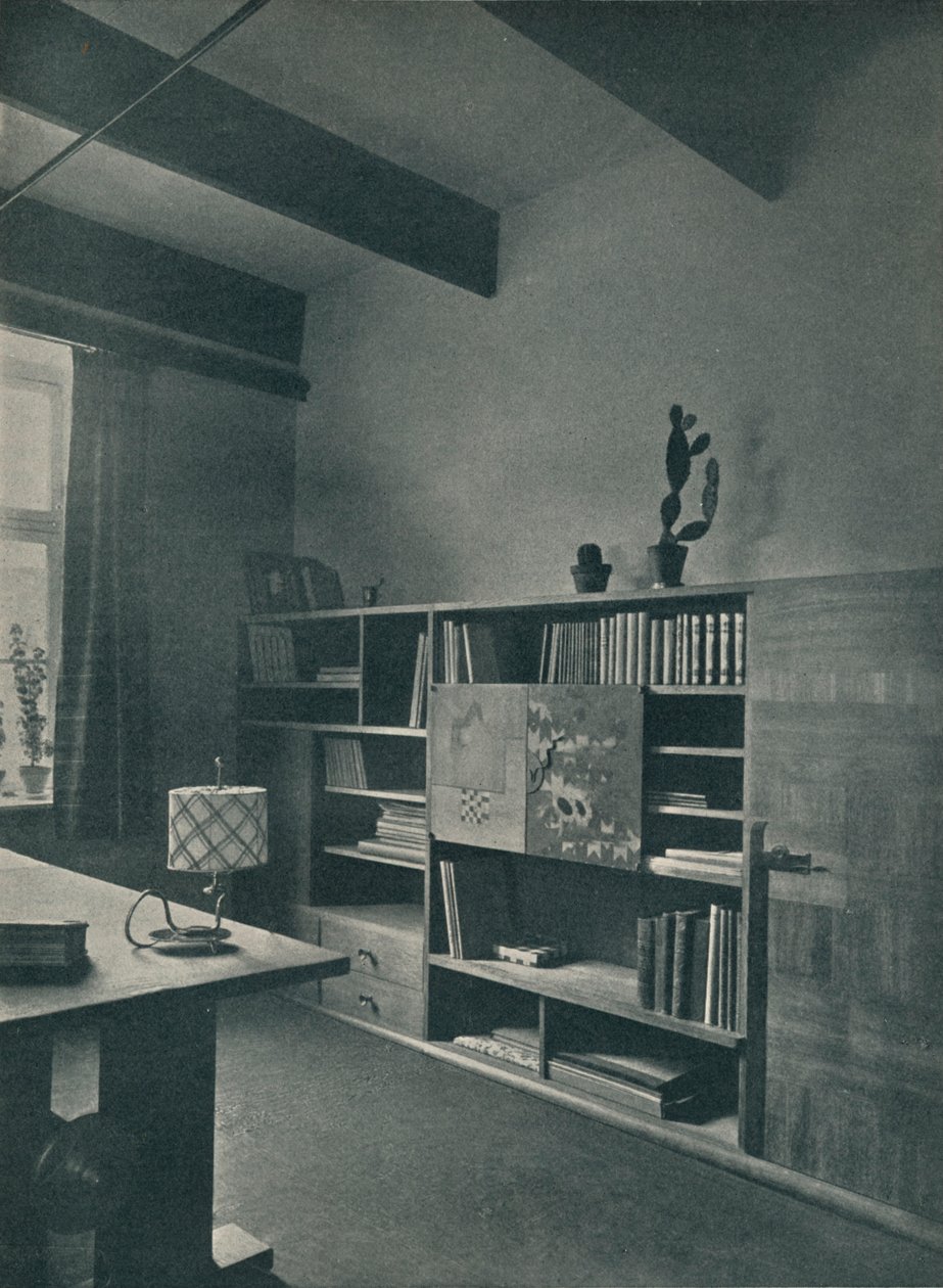 Hjørne af et bibliotek designet af Hans Hartl, c1927 af Unbekannt