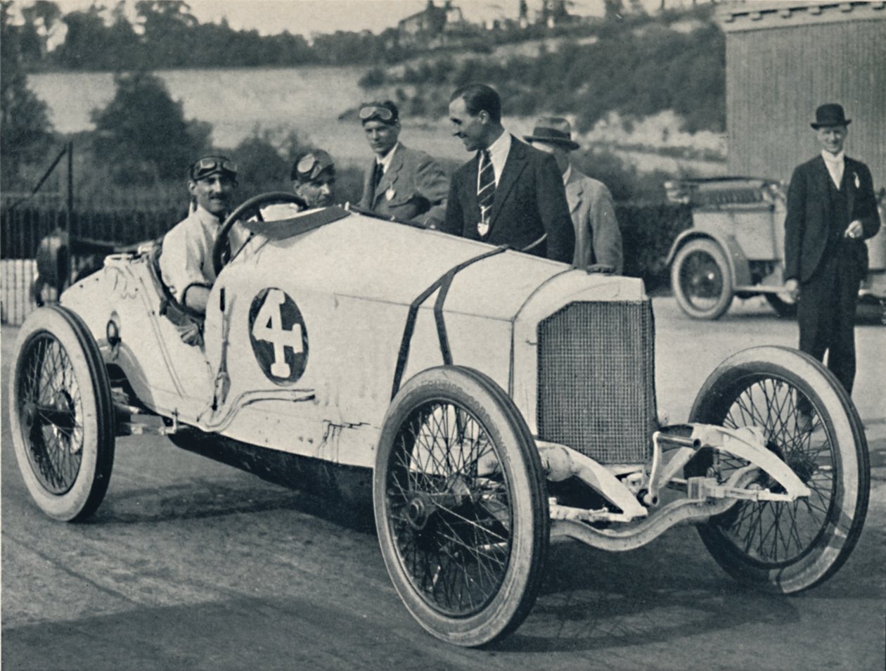 Grev Zborowski, den yngre, på en Mercedes, 1937 af Unbekannt