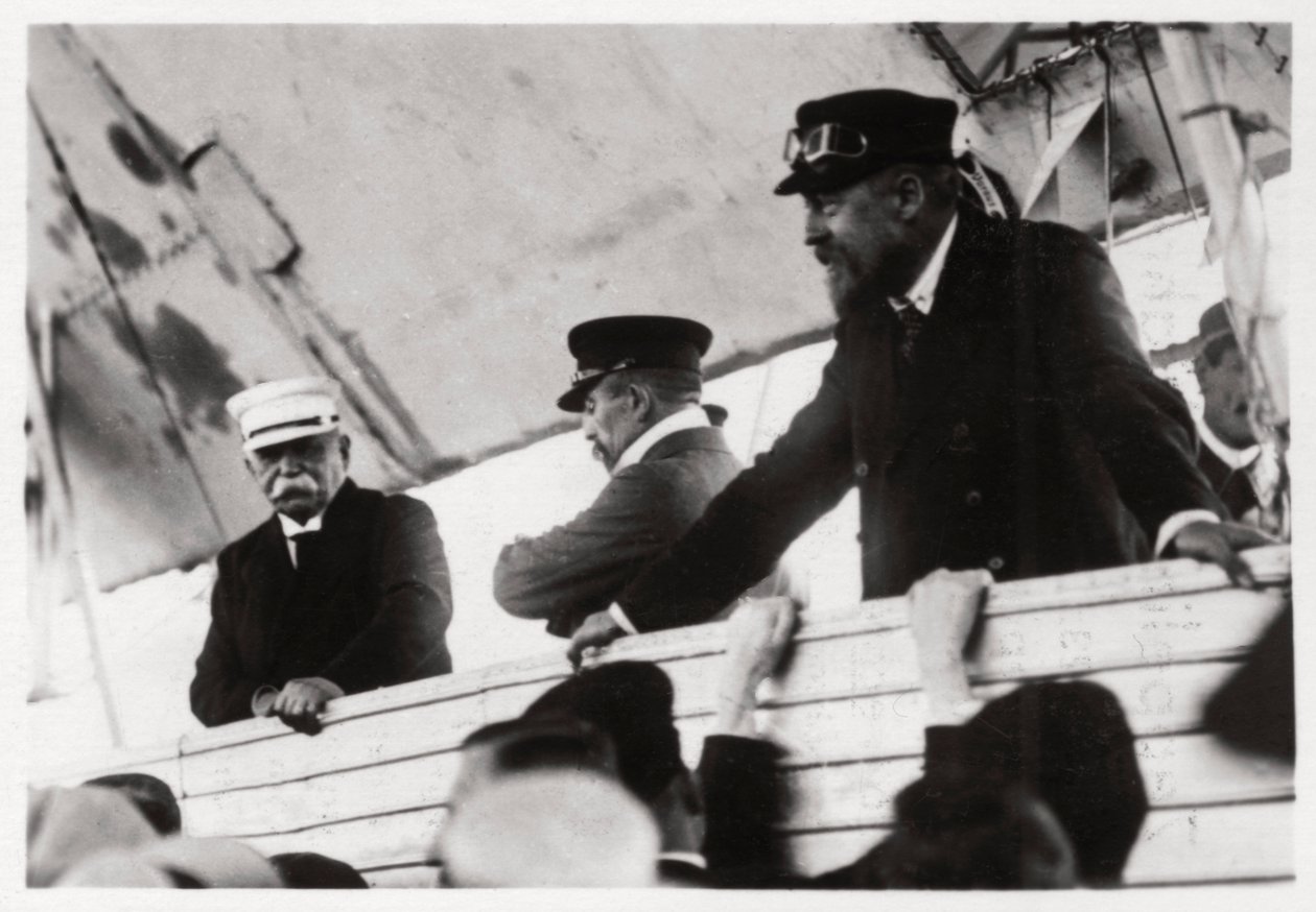 Grev Zeppelin og Dr. Eckener i en Zeppelin-gondol, Schwaben, Tyskland, c1908-1917 1933 af Unbekannt