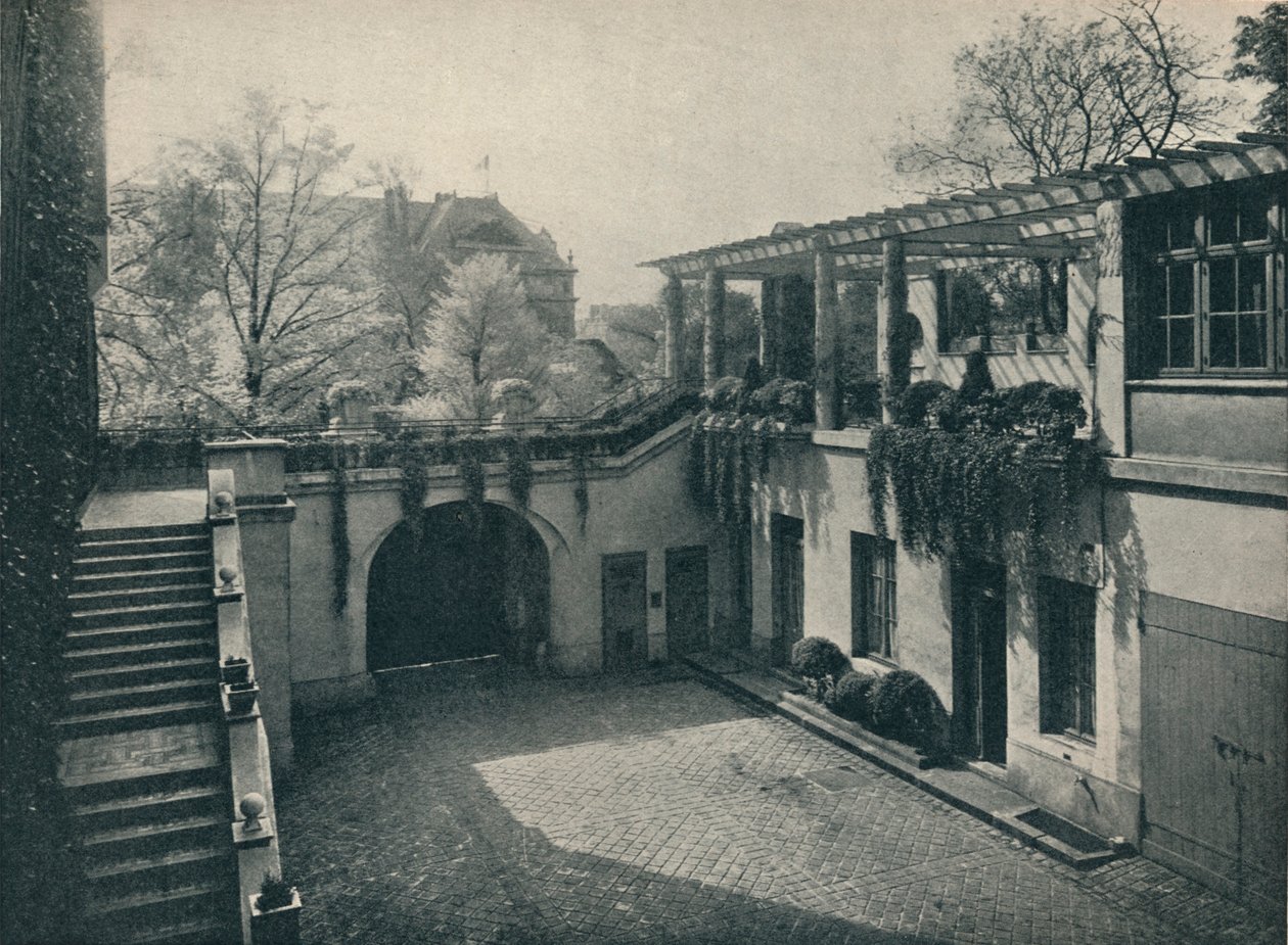 Gårdhave til Private House, 13 Boulevard Des Invalides, Paris. Ændringer af Paul Huillard, c1927 af Unbekannt