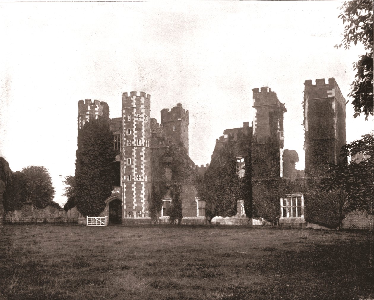 Cowdray House, Midhurst, Sussex, 1894. af Unbekannt
