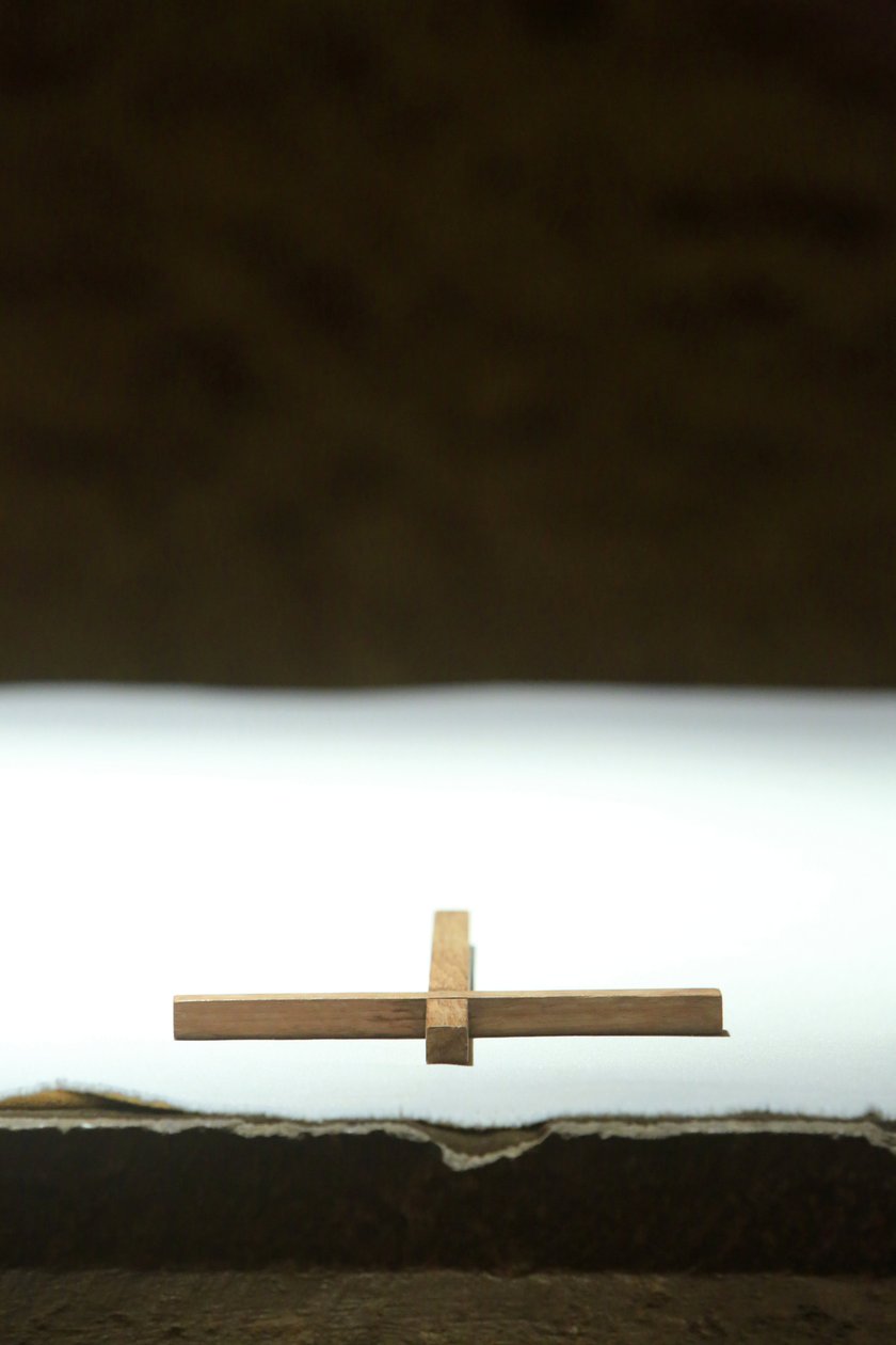 Kors på et alter. Taize Fællesskabet, Taize, Frankrig af Unbekannt
