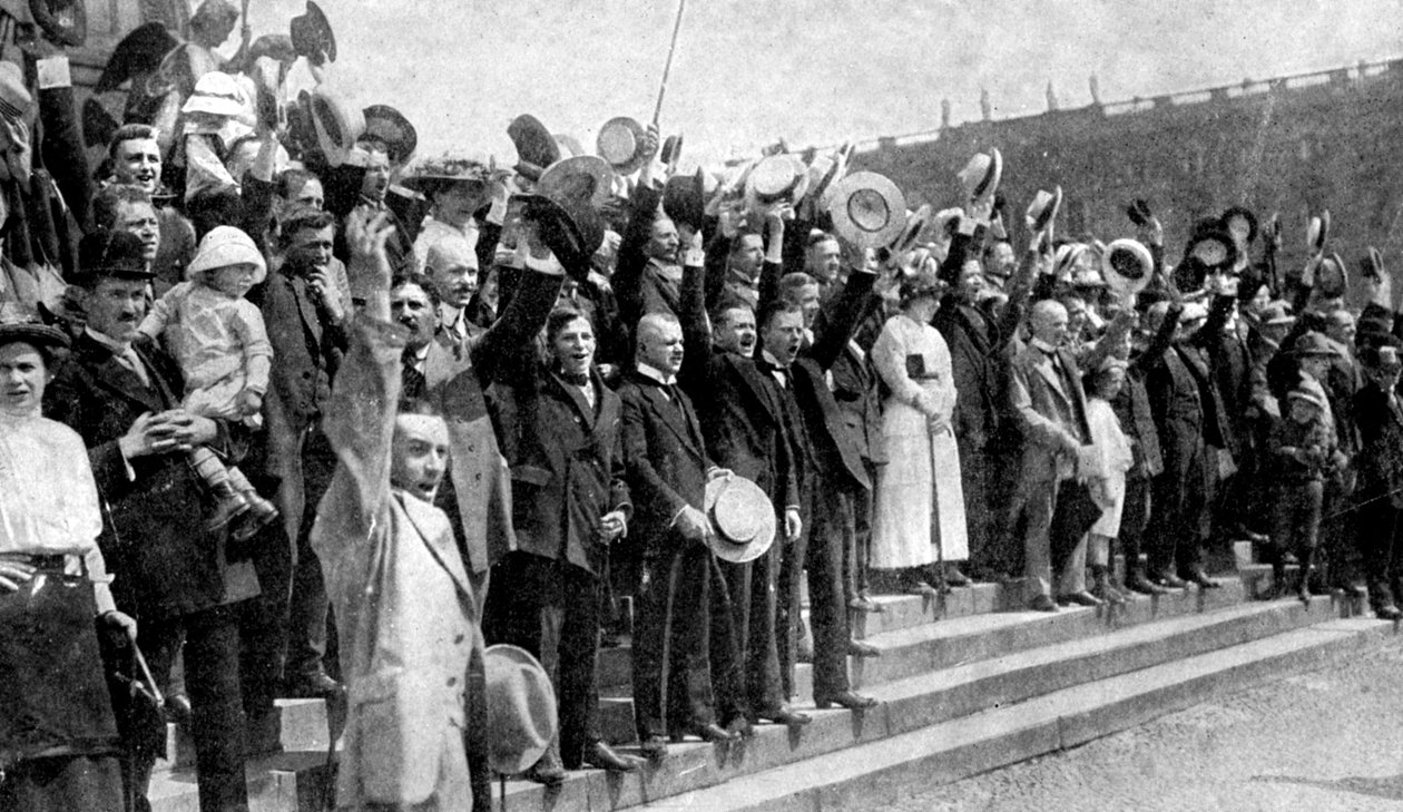 Folkemængder jubler under udbruddet af fjendtligheder, krigsfeber i Tyskland, Første Verdenskrig, 1914 af Unbekannt