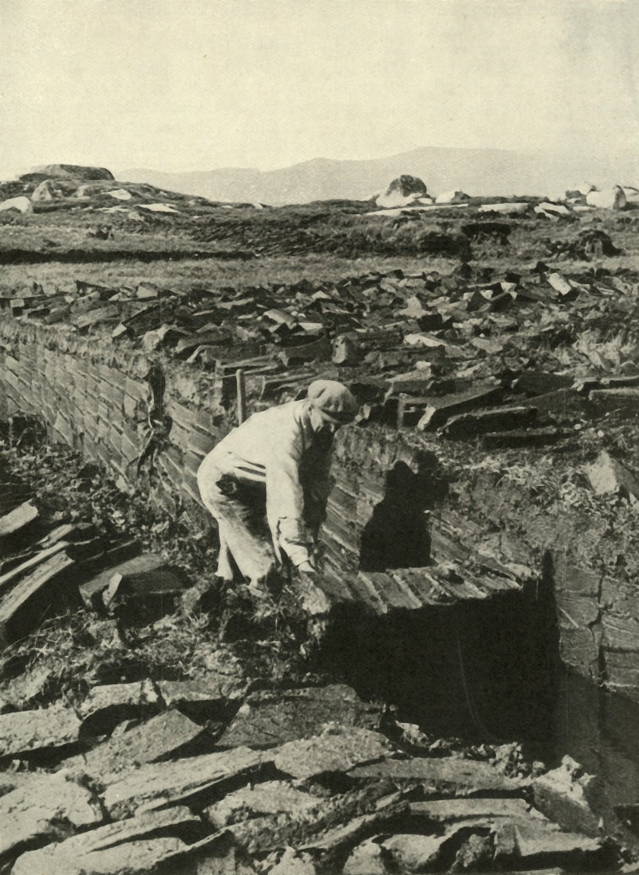 Cutting Turves, c1948. af Unbekannt