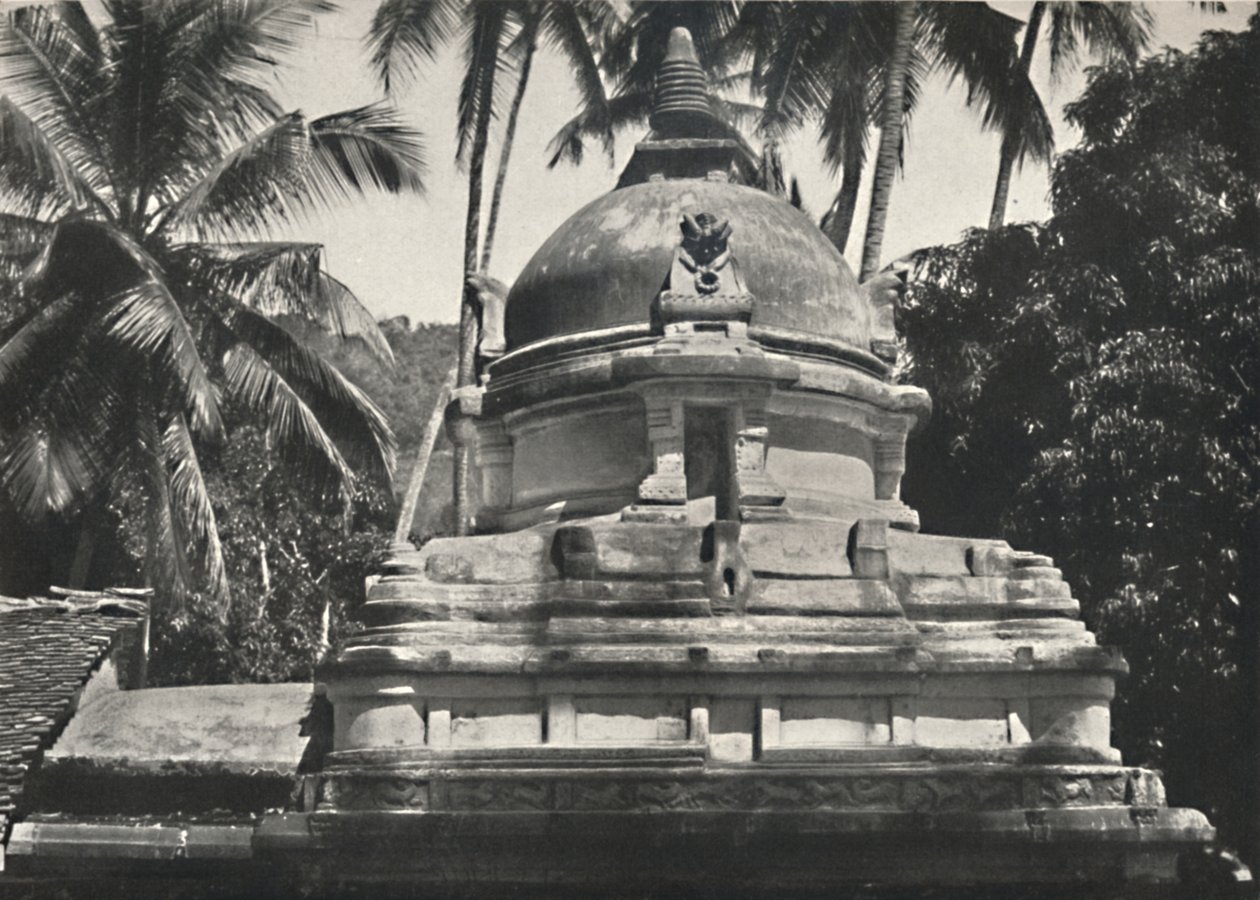 Dagoba i den hellige tands tempel i Kandy, 1926 af Unbekannt