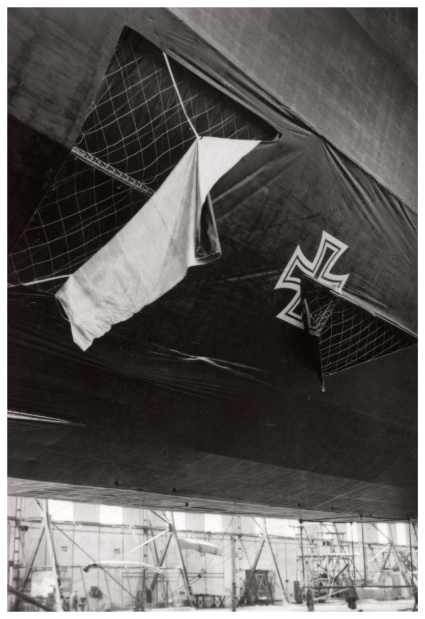Beskadiget tysk flådes Zeppelin luftskib, Første Verdenskrig, 1914-1918 1933 af Unbekannt