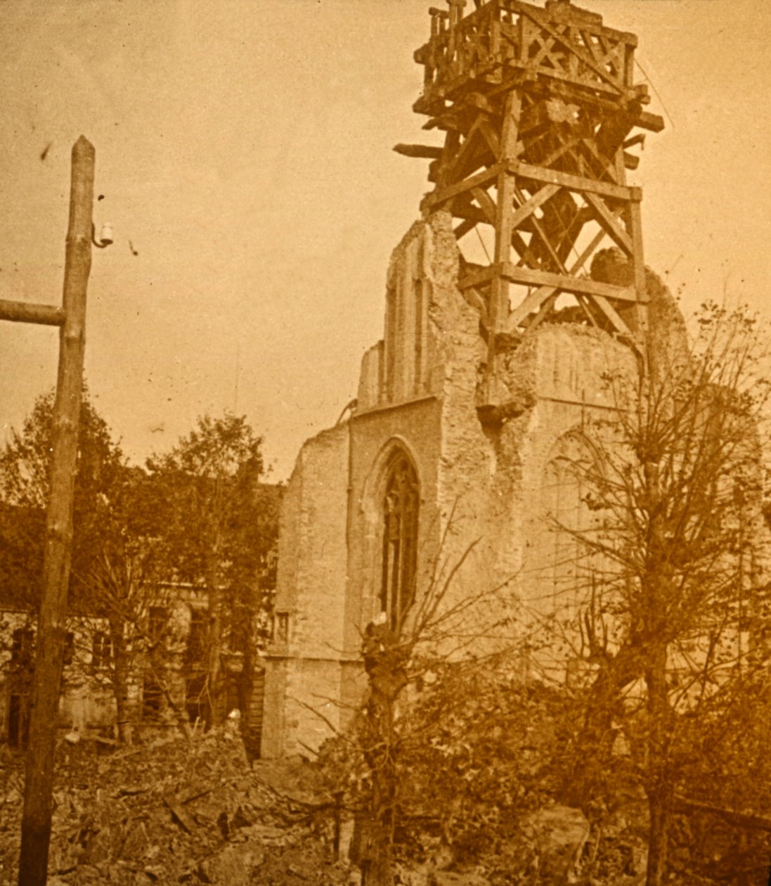 Ødelagt kirke, c1914-c1918 af Unbekannt