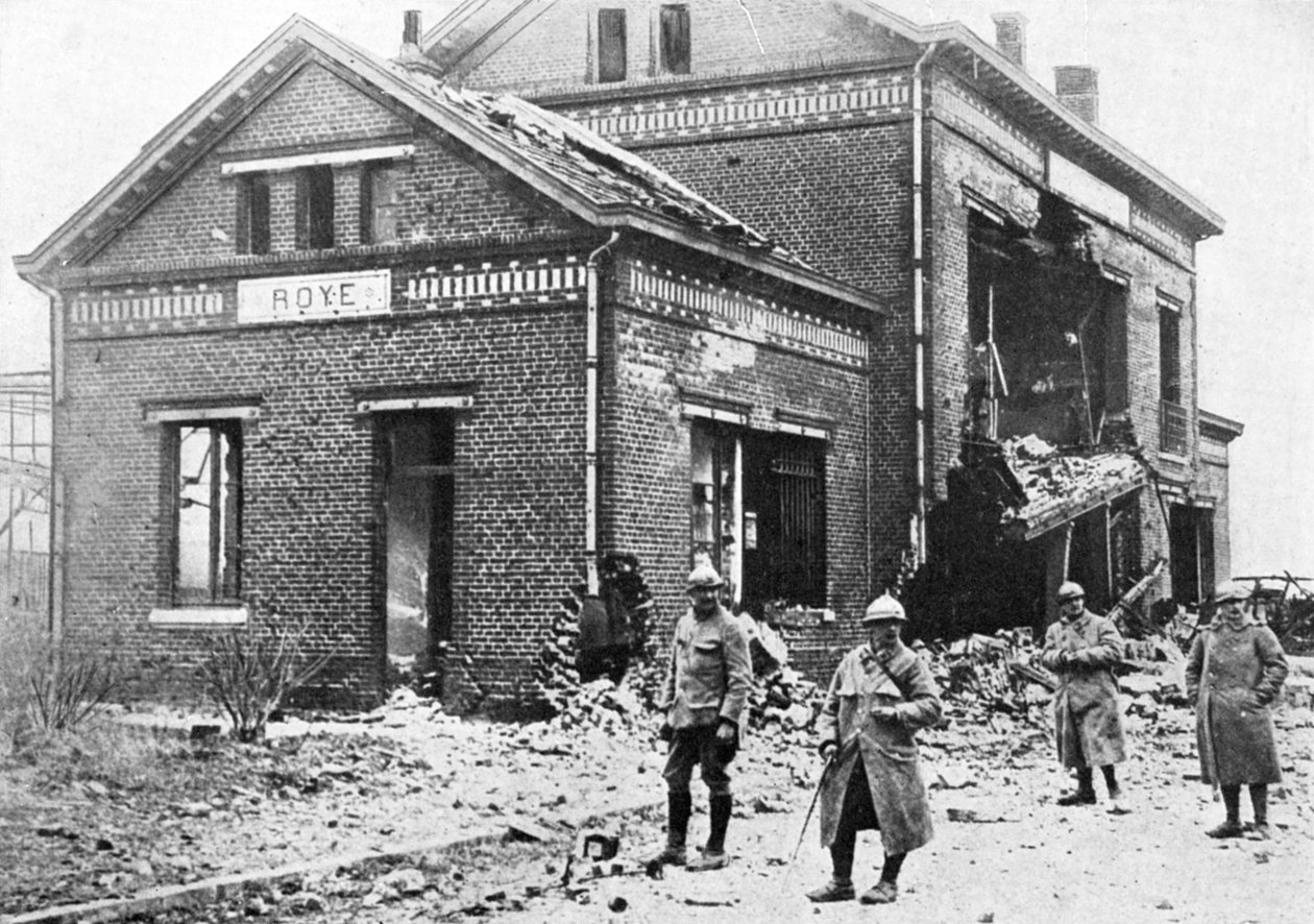 Beskadiget jernbanestation i Roye, Frankrig, Første Verdenskrig, 1918, c1920 af Unbekannt