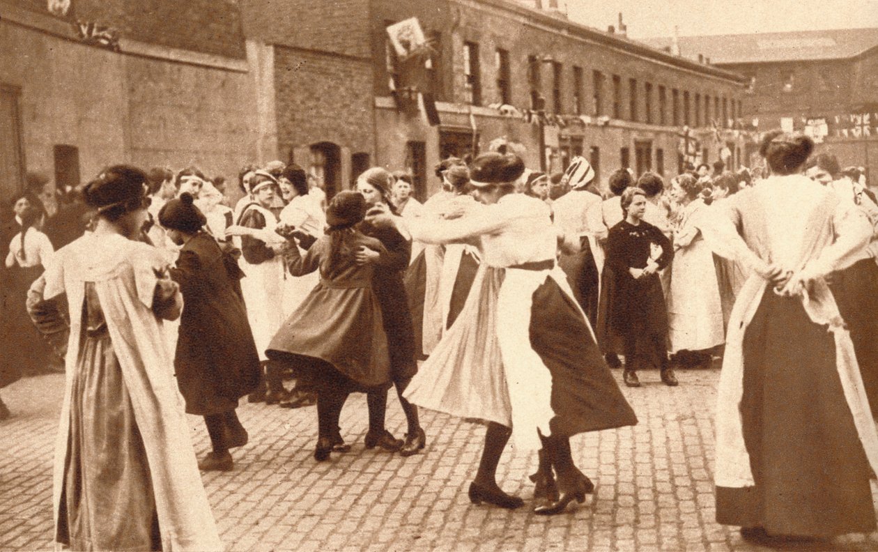 Dans fejrer krigens afslutning, 1918 1935 af Unbekannt
