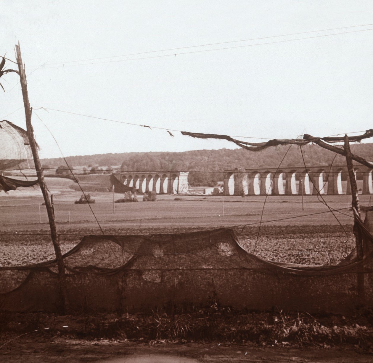 Dannemarie Viaduct, Nordfrankrig, c1914-c1918 af Unbekannt