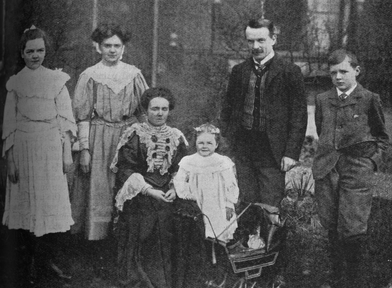 David Lloyd George - Den store statsmand omgivet af sin familie, 1905, c1925 af Unbekannt