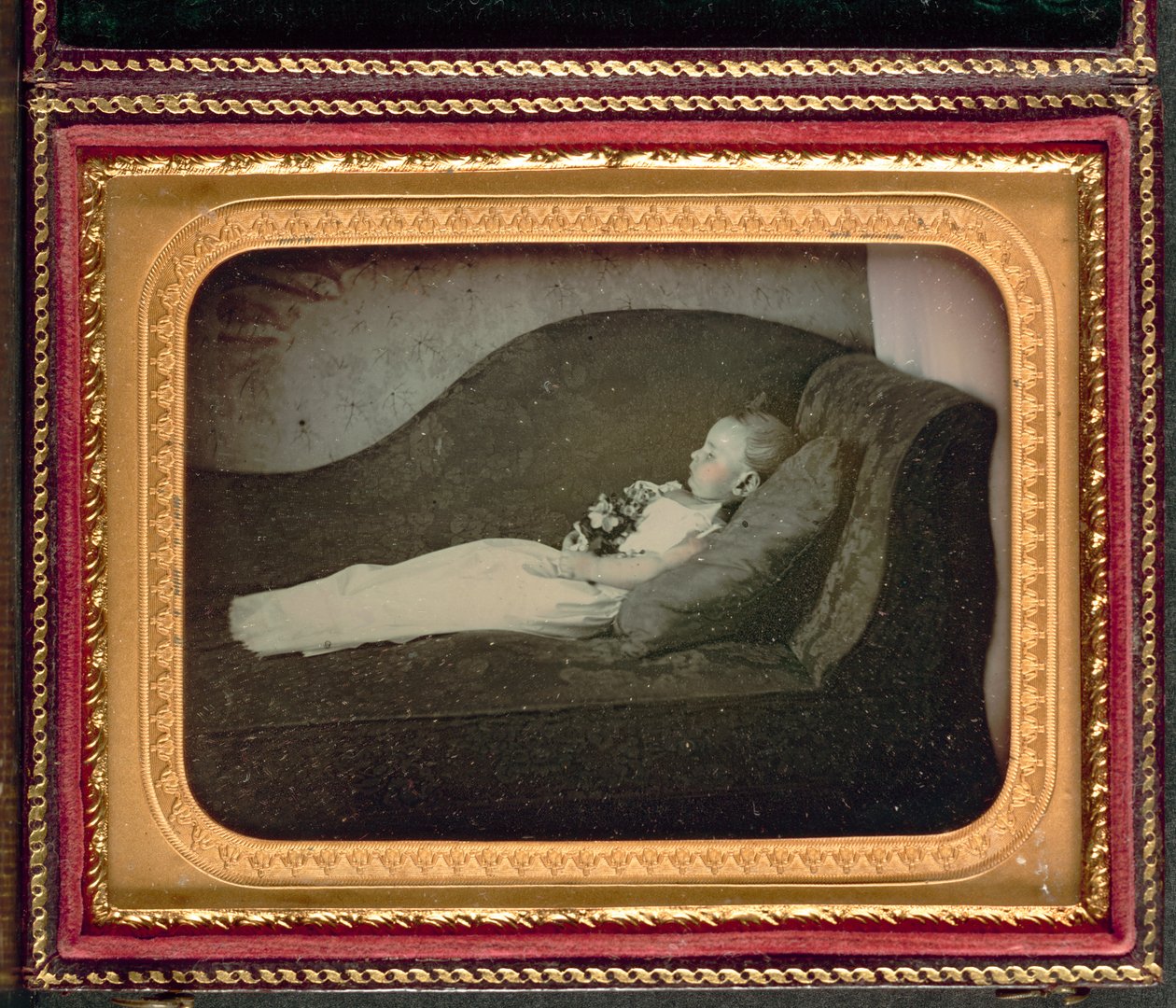 Dødt barn på en sofa, ca. 1855. af Unbekannt