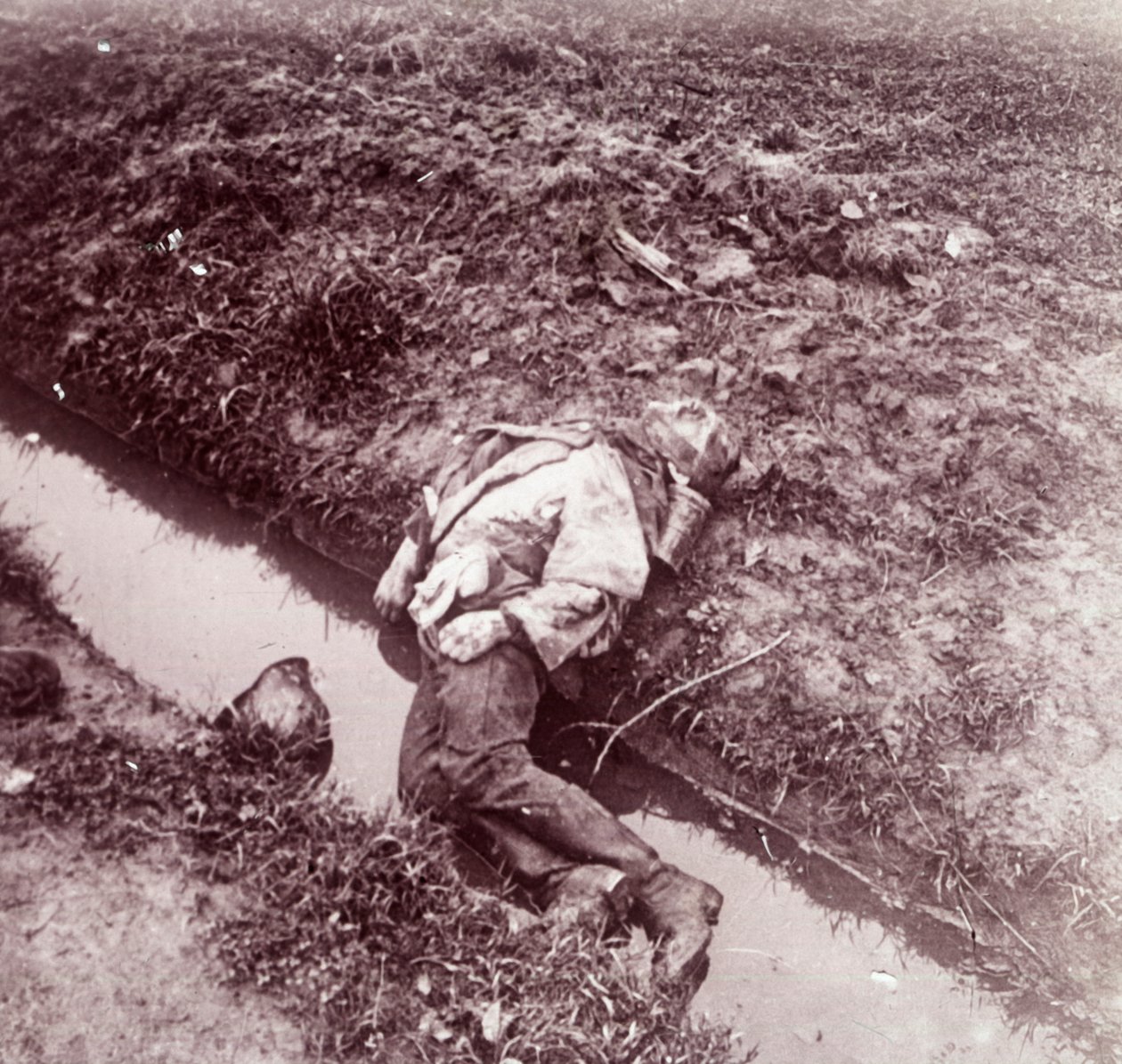 Død tysk soldat, Ypres, Flandern, Belgien, c1914-c1918 af Unbekannt