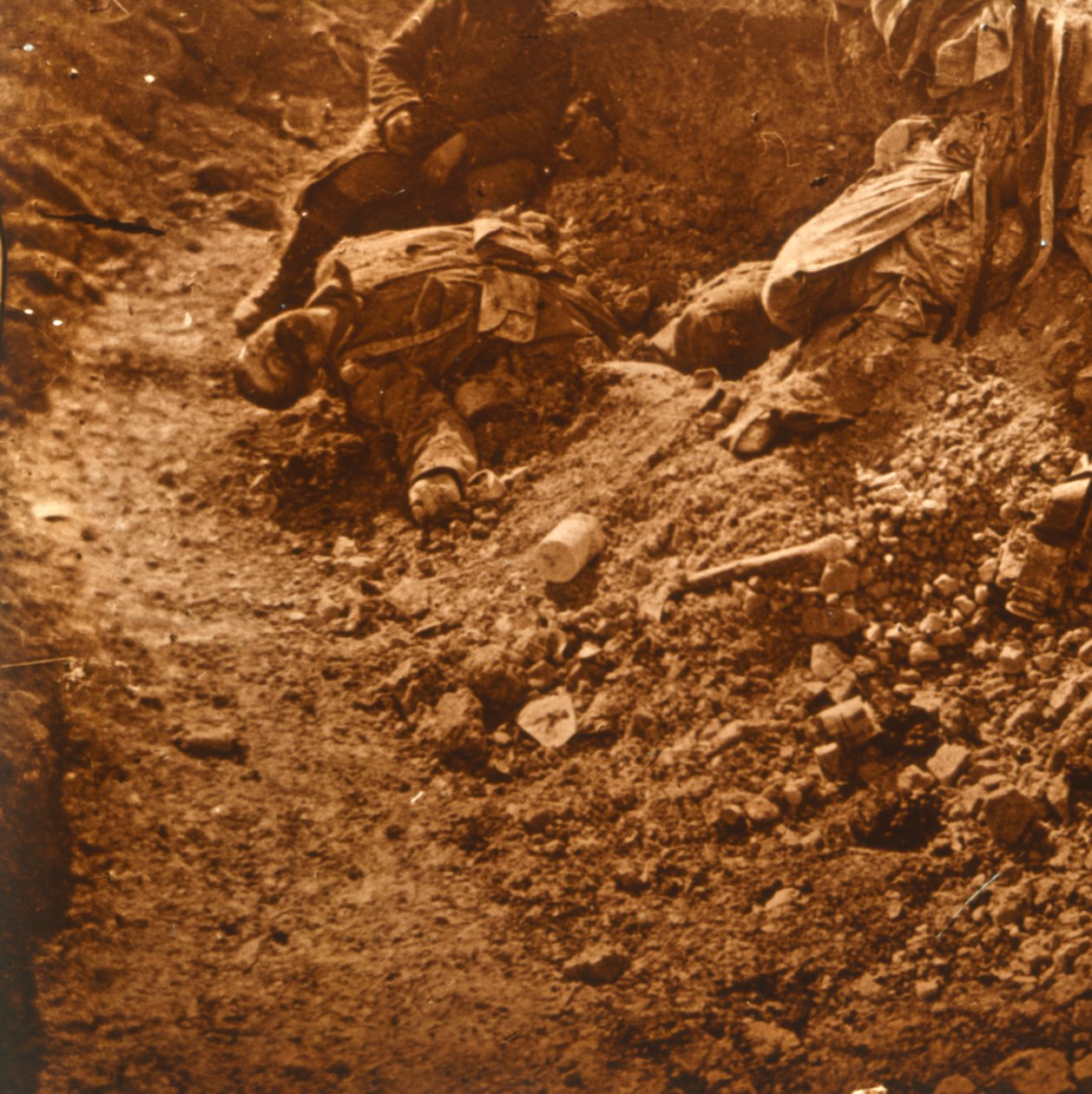 Dødt lig i skyttegravene, Perthes, Nordfrankrig, c1914-c1918 af Unbekannt