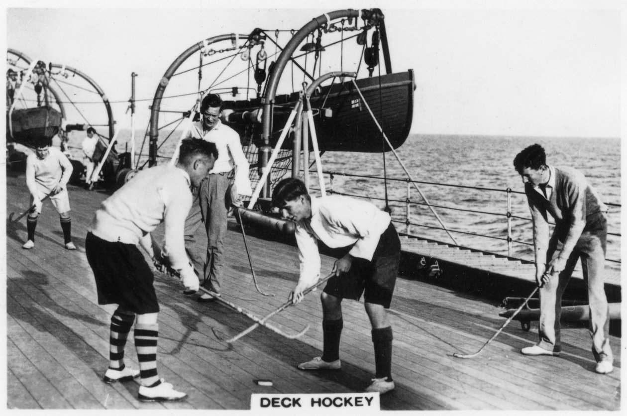 Dækhockey om bord på slagskibet HMS Nelson, 1937 af Unbekannt