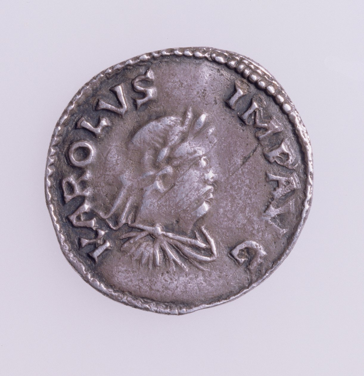 Denier of Charlemagne (742-814) forside viser et portræt af Charlemagne, Quentovic Mint 768-814 (sølv) (for bagside se: 110164) af Unbekannt
