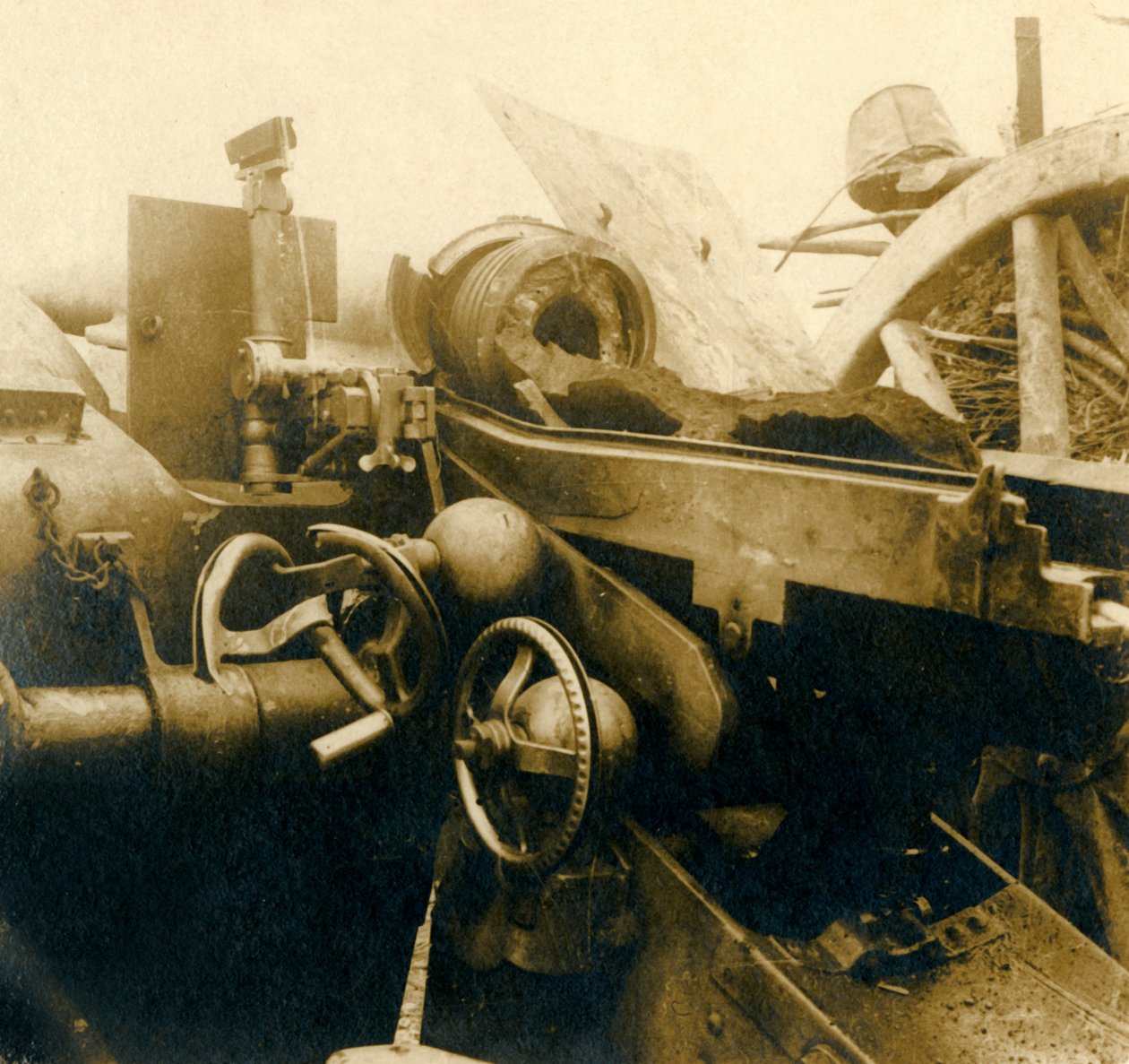 Ødelagt kanon, c1914-c1918 af Unbekannt