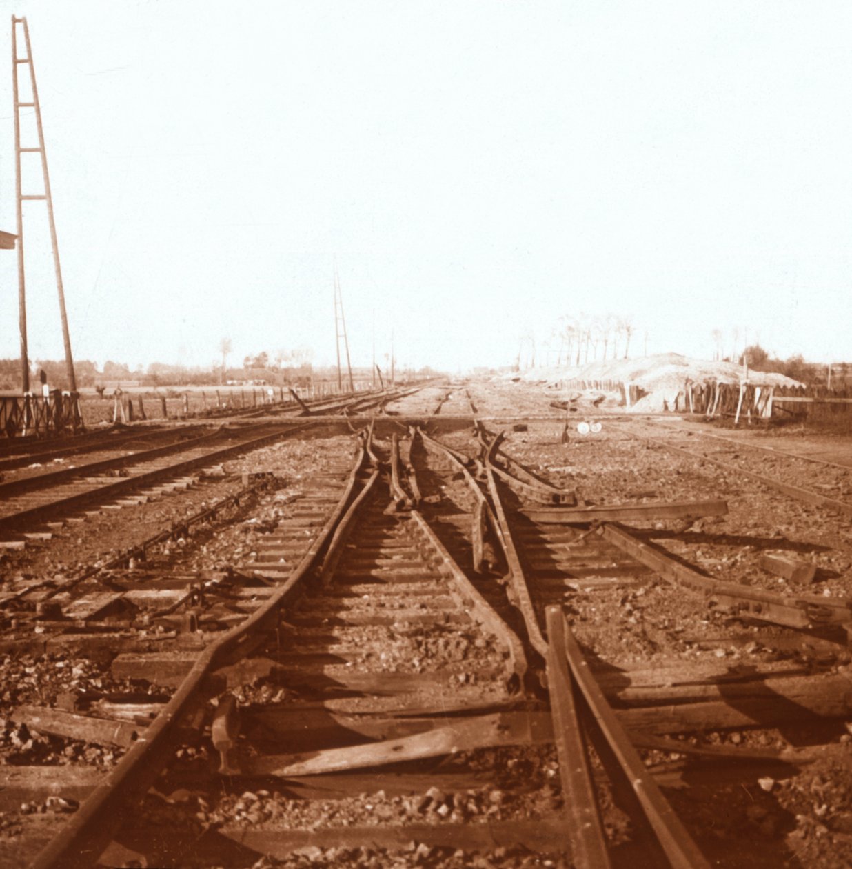 Ødelagte jernbanespor, Roeselare, Flandern, Belgien, c1914-c1918 af Unbekannt