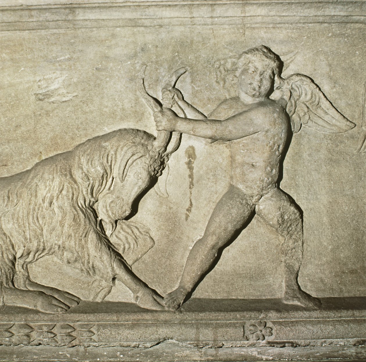 Detalje fra en græsk sarkofag fra Lydia, der viser en putto, der brydes med en ged (marmor) af Unbekannt