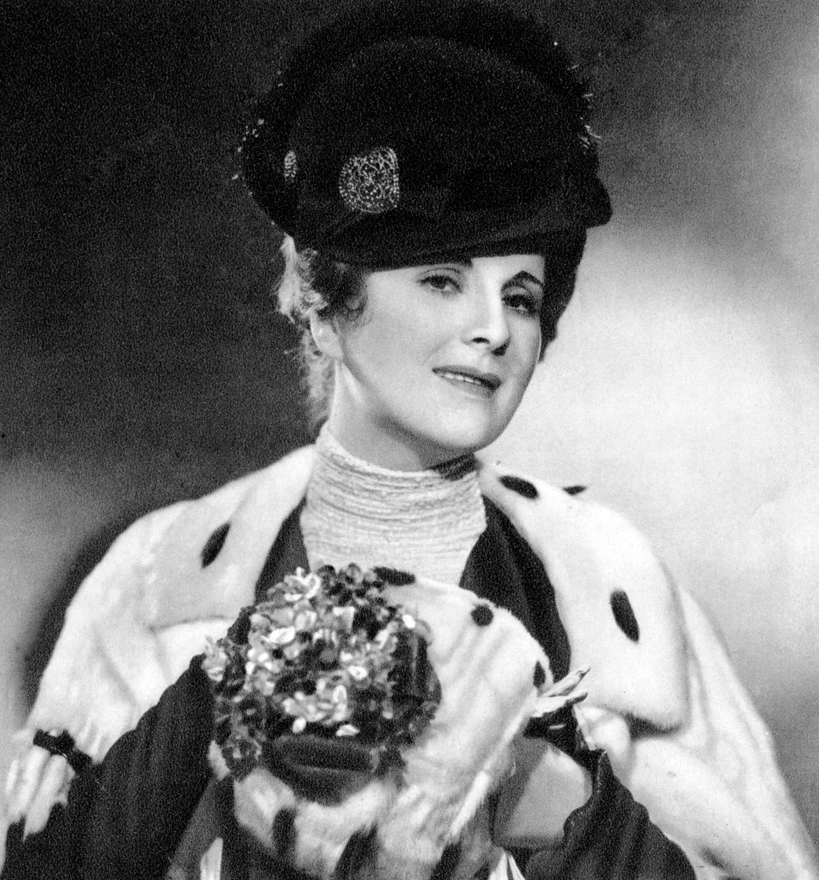 Diana Wynyard, britisk scene- og filmskuespillerinde, 1934-1935 af Unbekannt