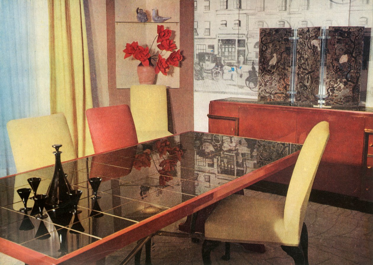 Spisestue i sang-de-boeuf lak, af Hayes Marshall for Fortnum & Mason Ltd., London, 1937. af Unbekannt