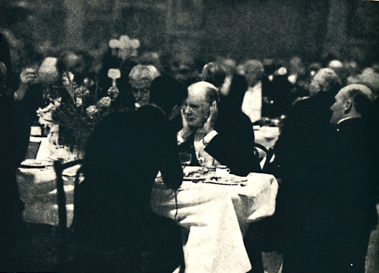 Spise ude i Burlington House, 1932, 1945. af Unbekannt