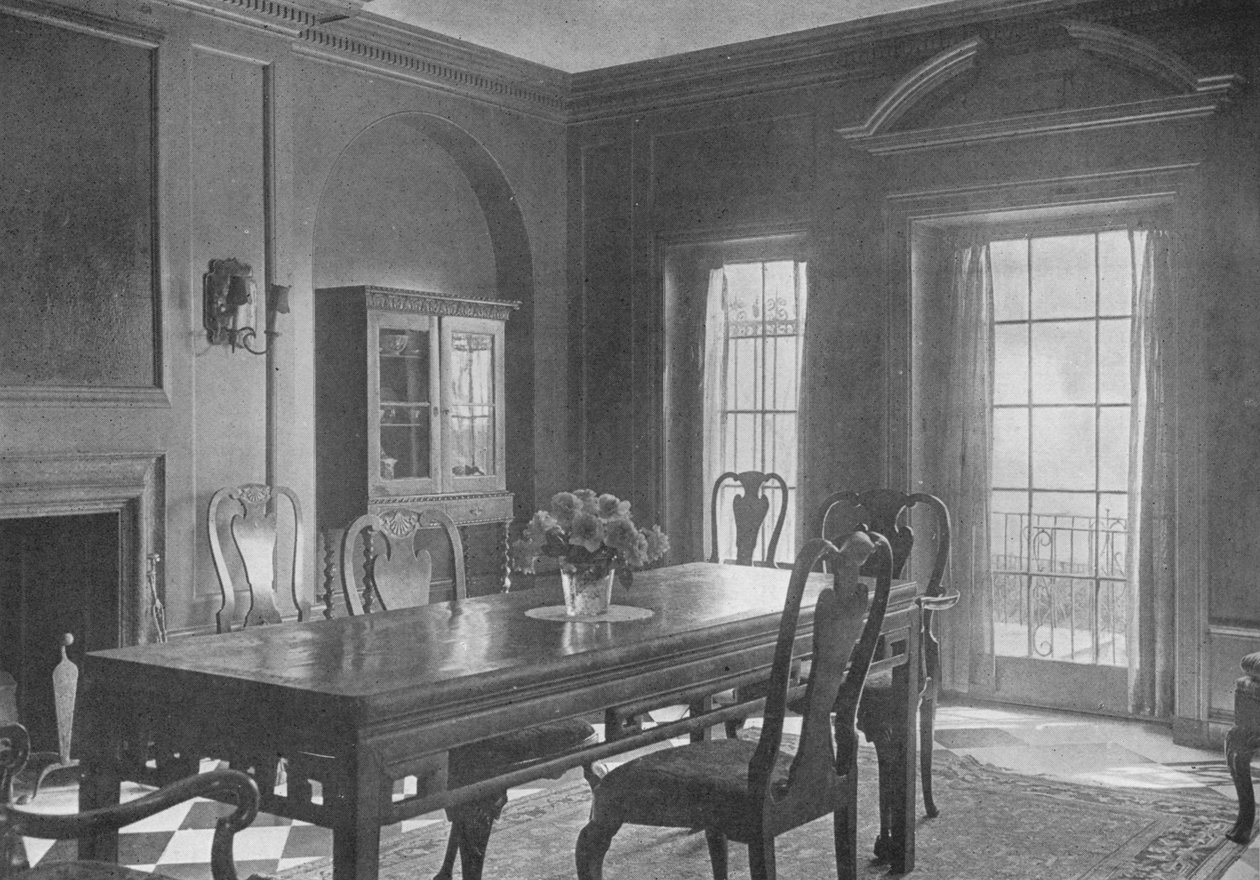 Spisestue med udsigt til haveterrassen, fru WK Vanderbilts hus, New York City, 1924 af Unbekannt