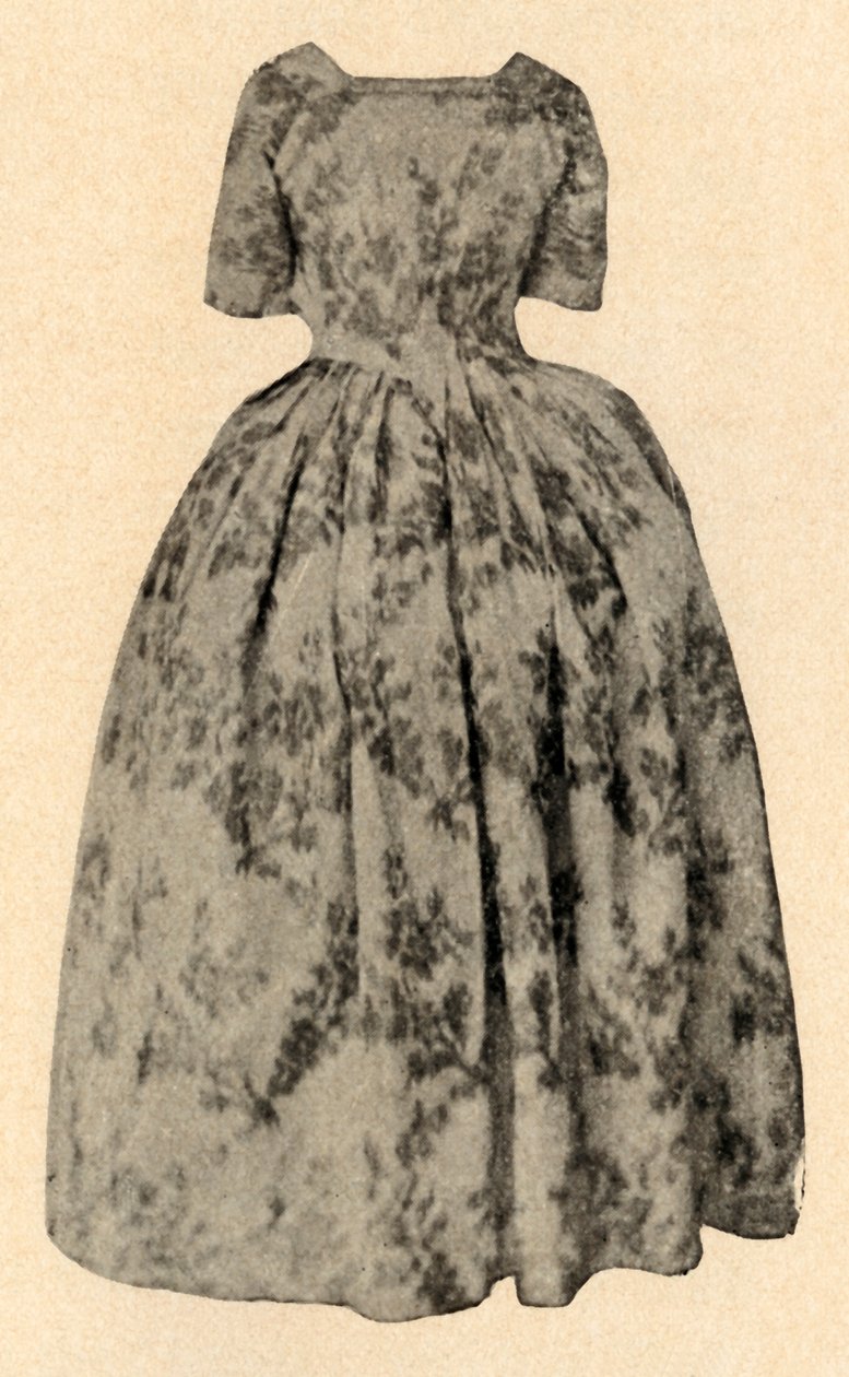 Kjole af buff chine silke, båret af Lady Stuart i Barbados Colony, c1700, 1937. af Unbekannt