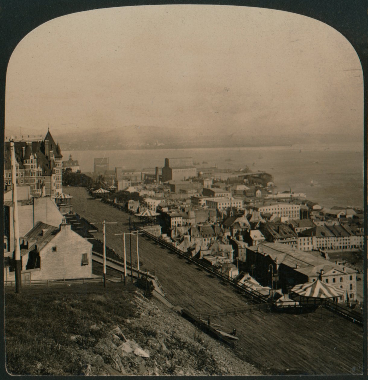 Dufferin Terrace, Old Town og St. Lawrence River fra Citadel, Quebec, Canada, 1906 af Unbekannt