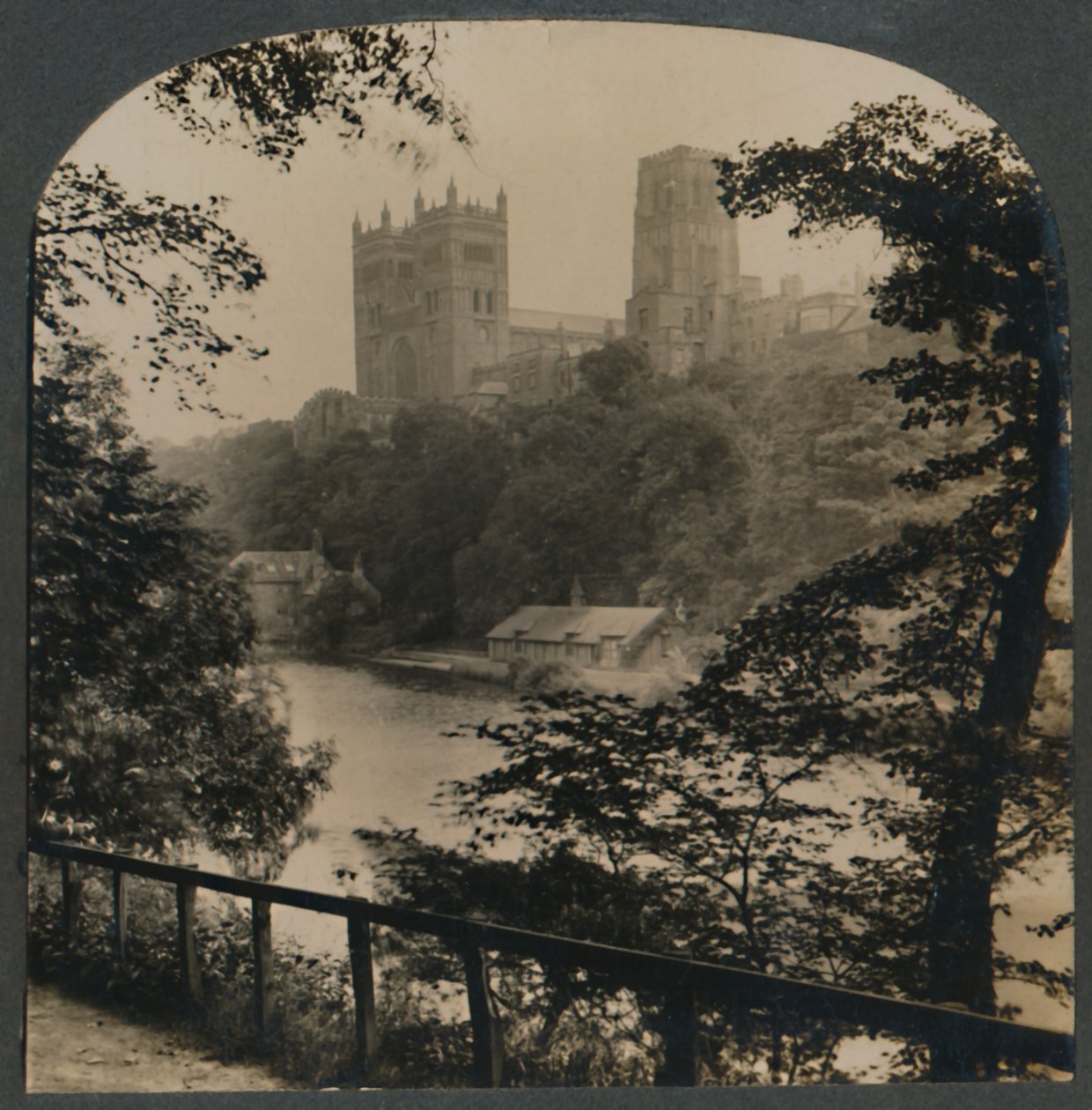 Durham Cathedral - Set fra den anden side af floden, England, c1910. af Unbekannt