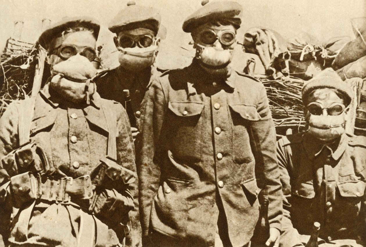Tidlige gasmasker, Første Verdenskrig, 1915, 1935. af Unbekannt
