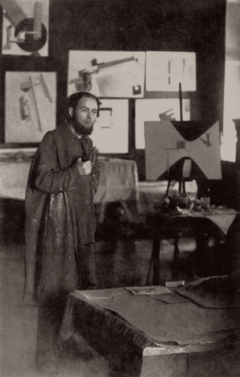 El Lissitzky i sit atelier i Vitebsk, 1919. af Unbekannt