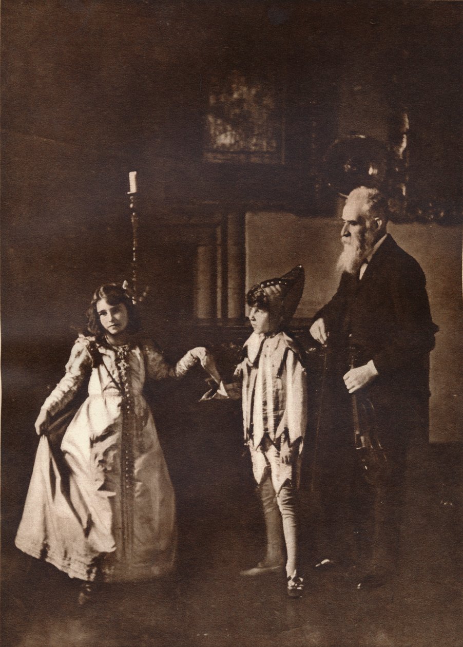 Elizabeth Angela Marguerite Bowes-Lyon, i en danselektion med sin bror, 1909 af Unbekannt