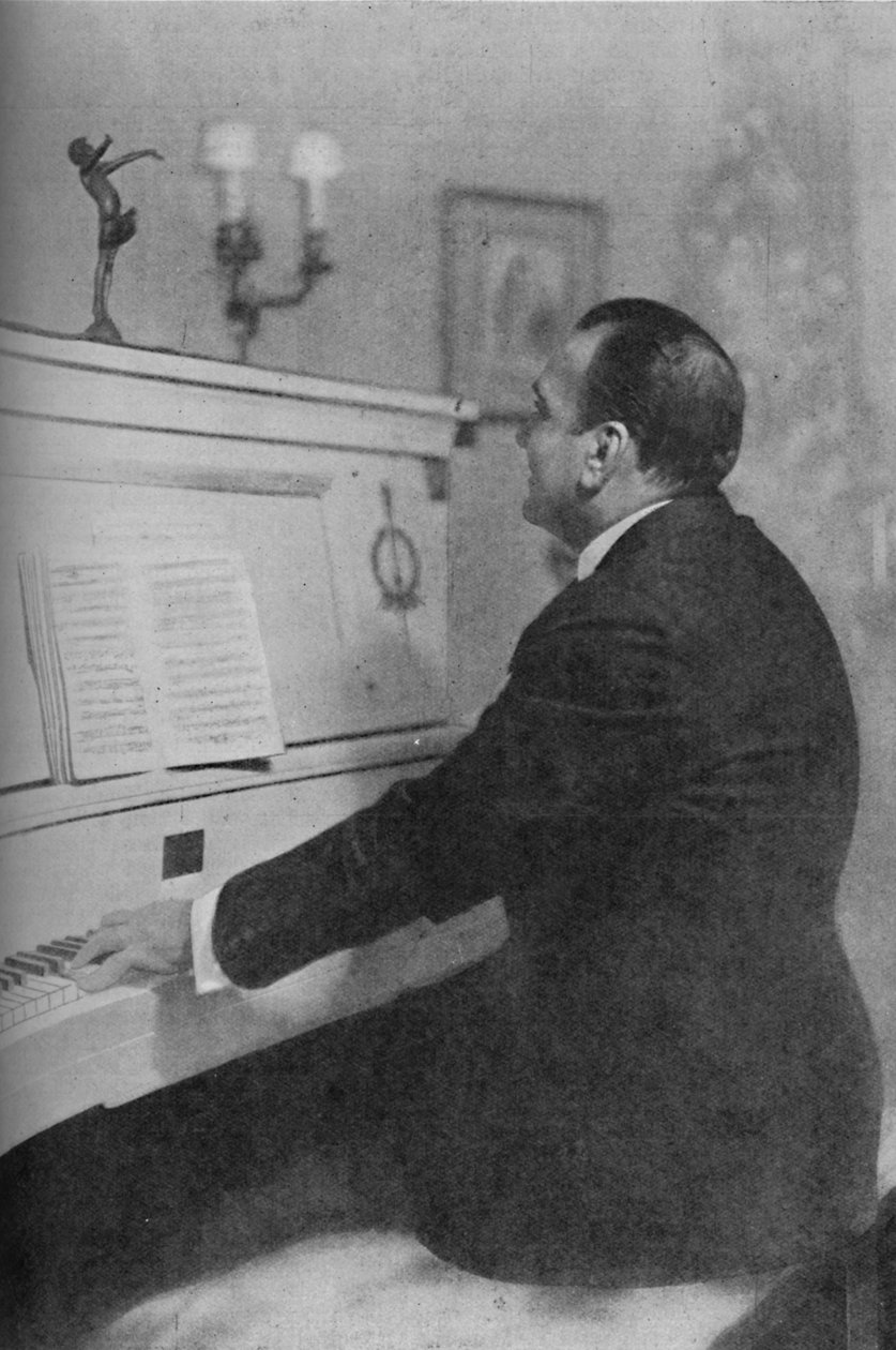 Enrico Caruso - Italiens berømte tenor ved klaveret, c1925 af Unbekannt