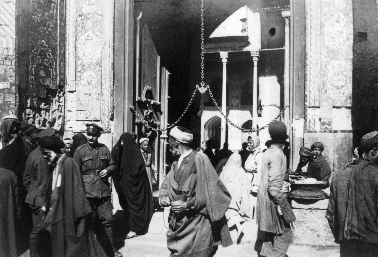 Indgang til Kazimain-moskeen, Irak, 1917-1919 af Unbekannt