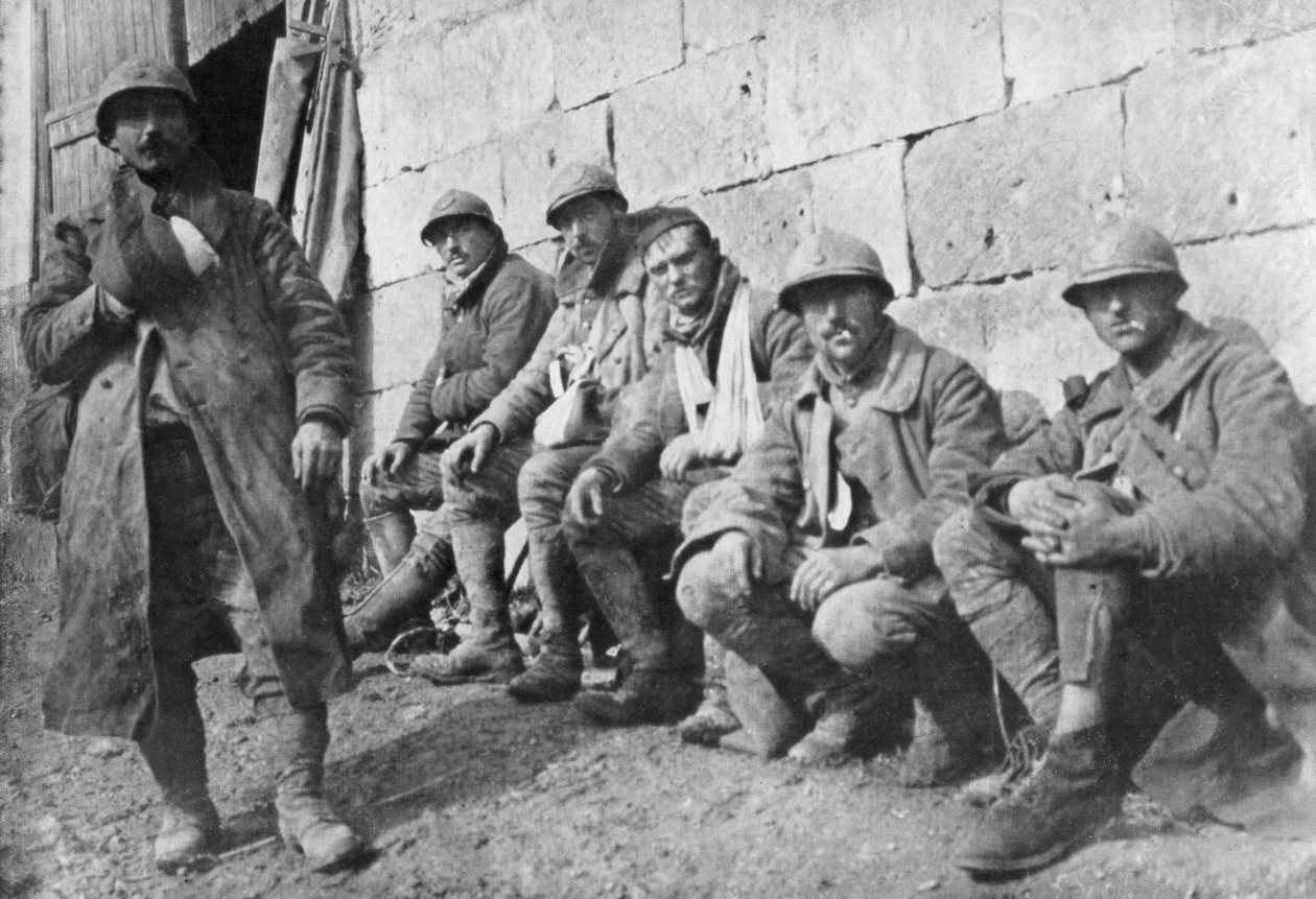 Evakuerede franskmænd sårede efter slaget ved Plessis-de-Roye, Picardie, Frankrig, 30. marts 1918 af Unbekannt