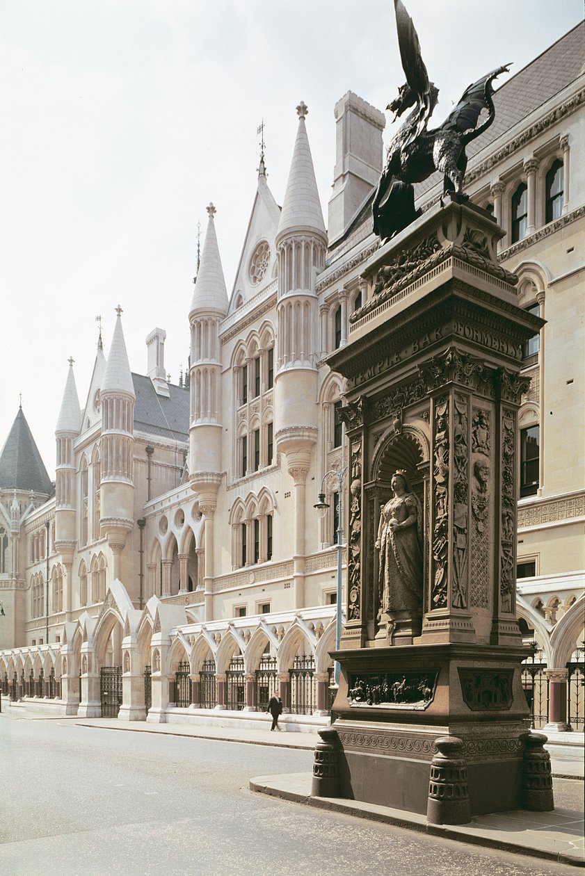 Udvendigt billede af indgangen til Royal Courts of Justice, London (foto) af Unbekannt