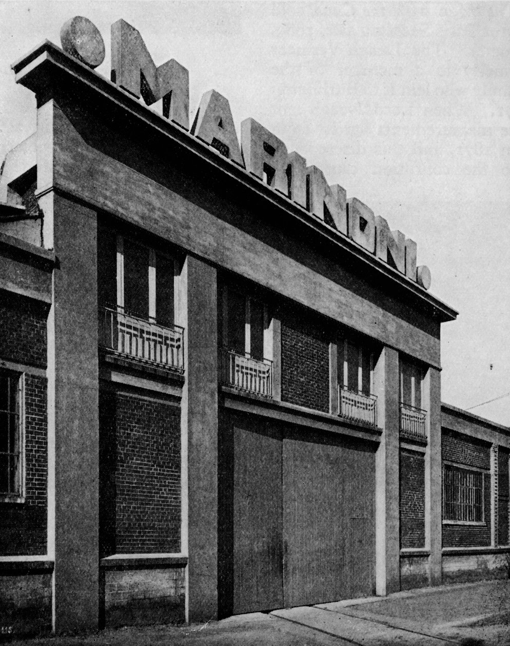 Facade af Ateliers Marinoni, Montataire Oise arkitekter, Perret Freres, c1928 af Unbekannt