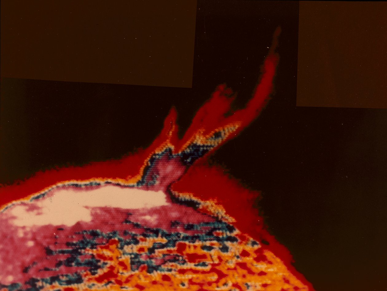 Falsk farvebillede af et soludbrud fra Skylab, 1973 af Unbekannt