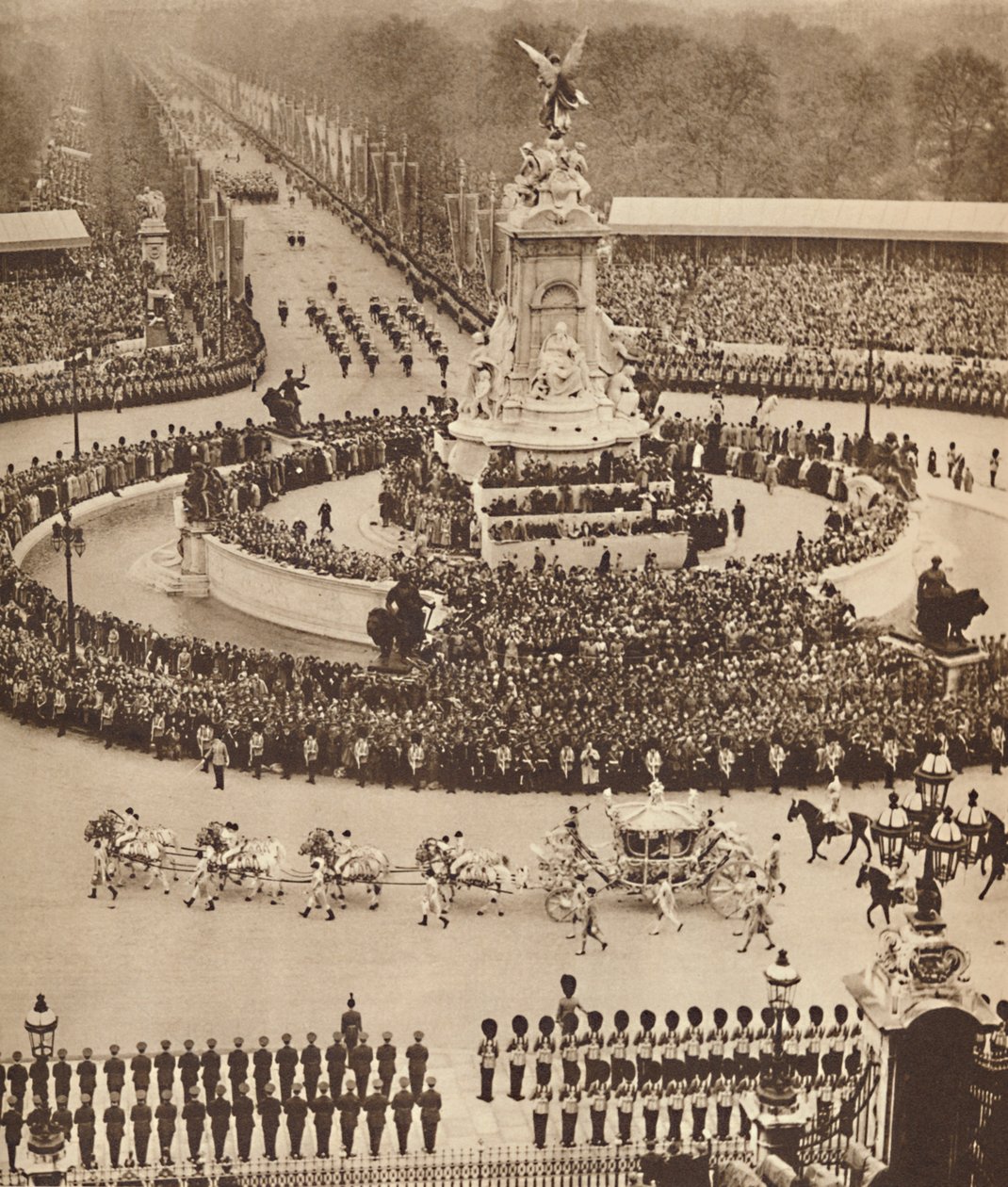 Trompetfanfare, Trommerulle, 12. maj 1937 af Unbekannt