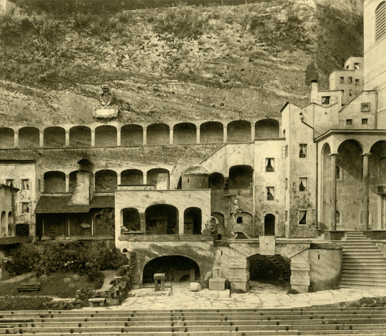 Faust Town i Felsenreitschule, Salzburg, Østrig, c1935. af Unbekannt