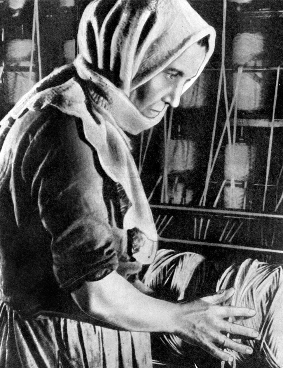 Kvindelig fabriksarbejder, Moskva, 1936 af Unbekannt