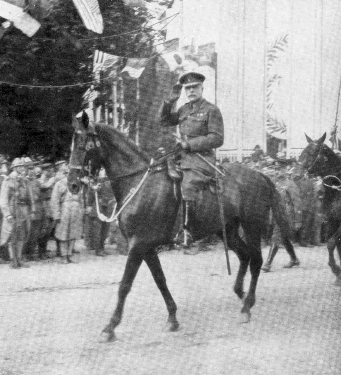 Feltmarskal Sir Douglas Haig under sejrsparade, Paris, Frankrig, 14. juli 1919 af Unbekannt