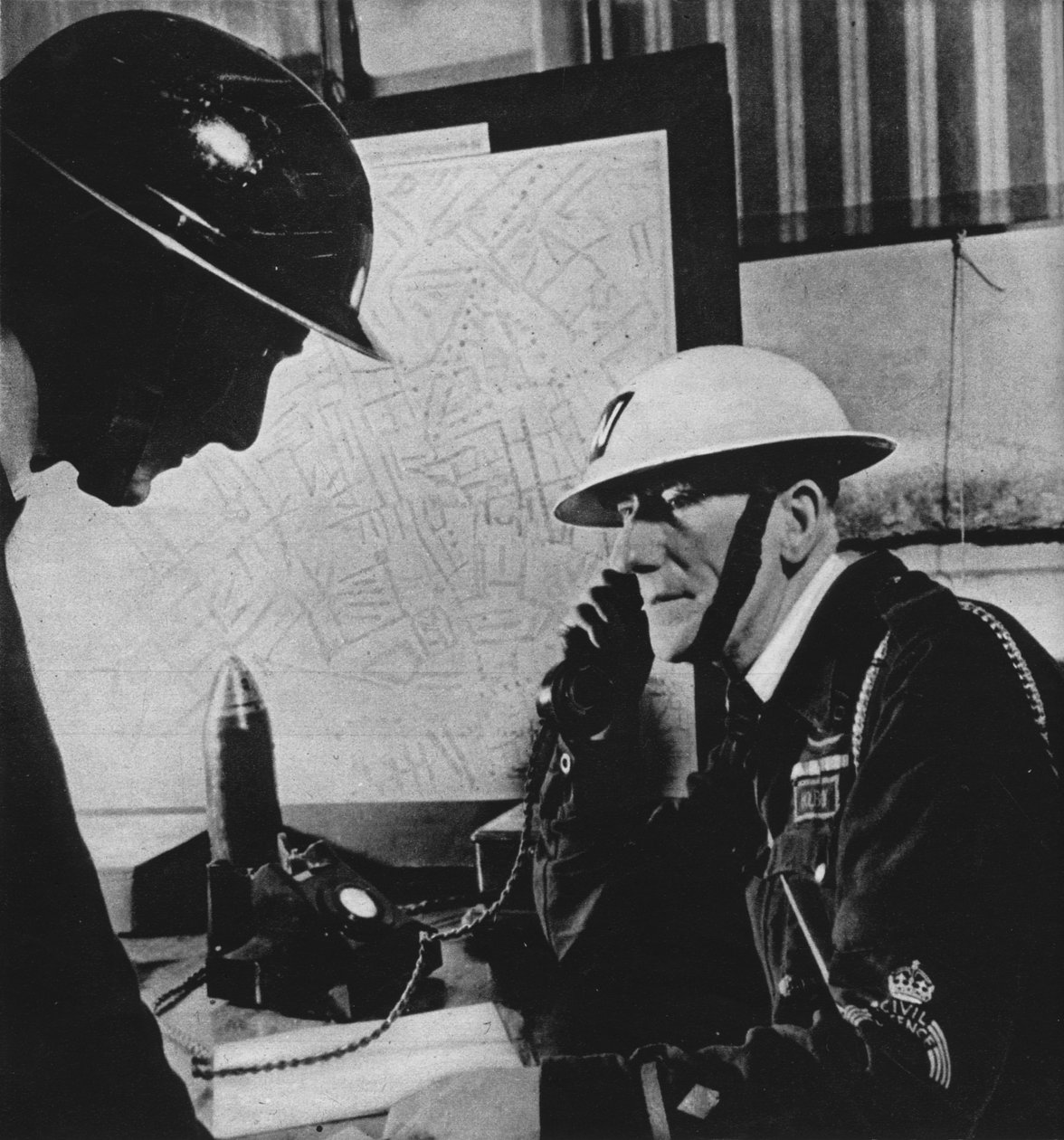 Halvtreds tusinde hændelser blev rapporteret til Londons kontrolcentre under Blitz, 1941 1942 af Unbekannt