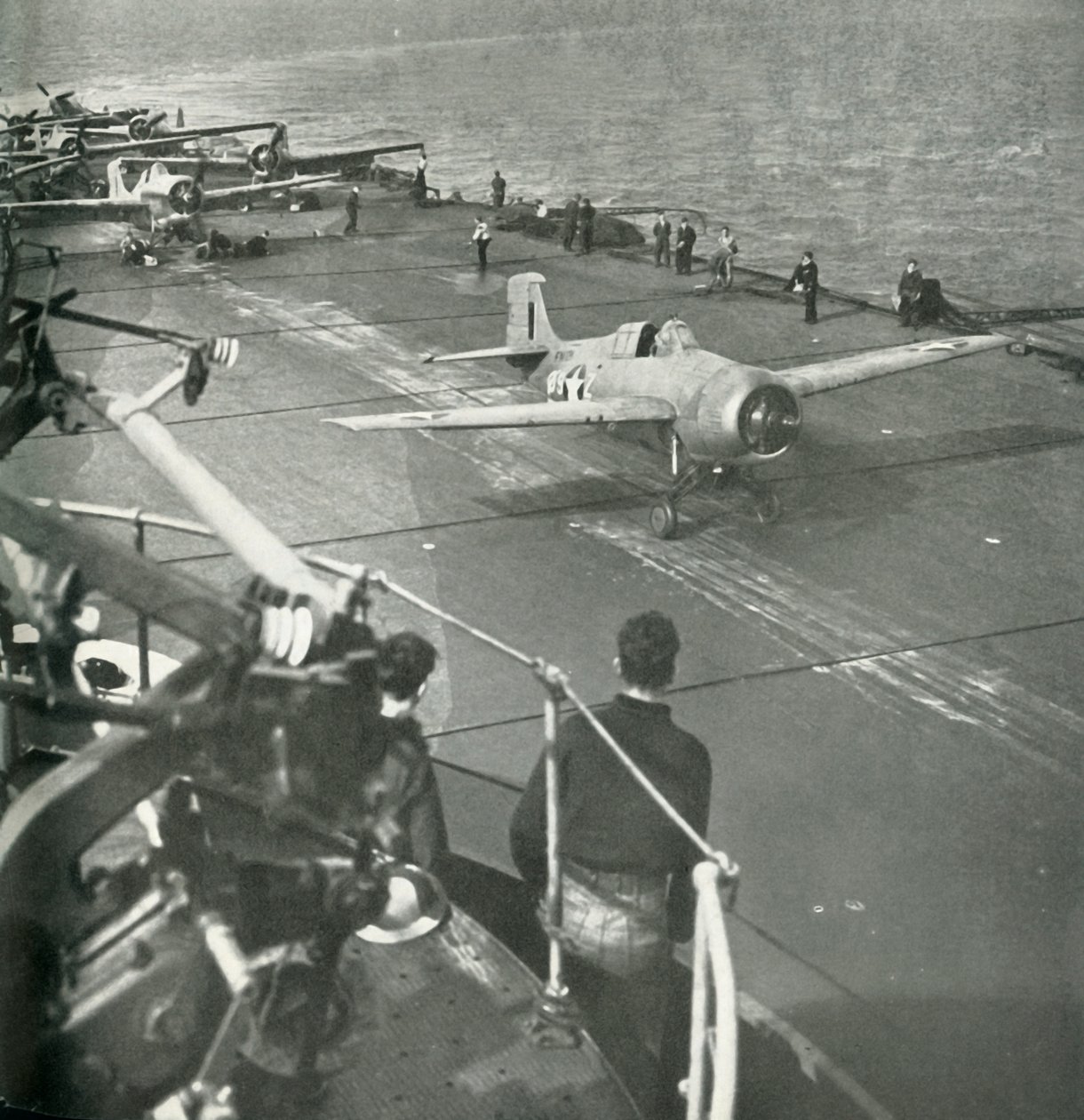Jagerfly om bord på et hangarskib, Anden Verdenskrig, c1943. af Unbekannt