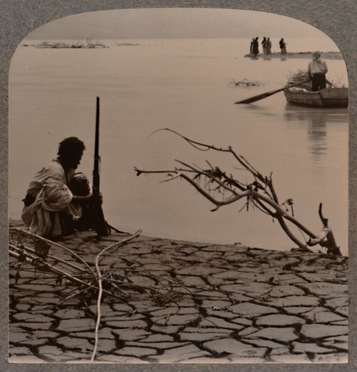 Fiskere ved Det Døde Hav: viser revner på kysten, ca. 1900 af Unbekannt